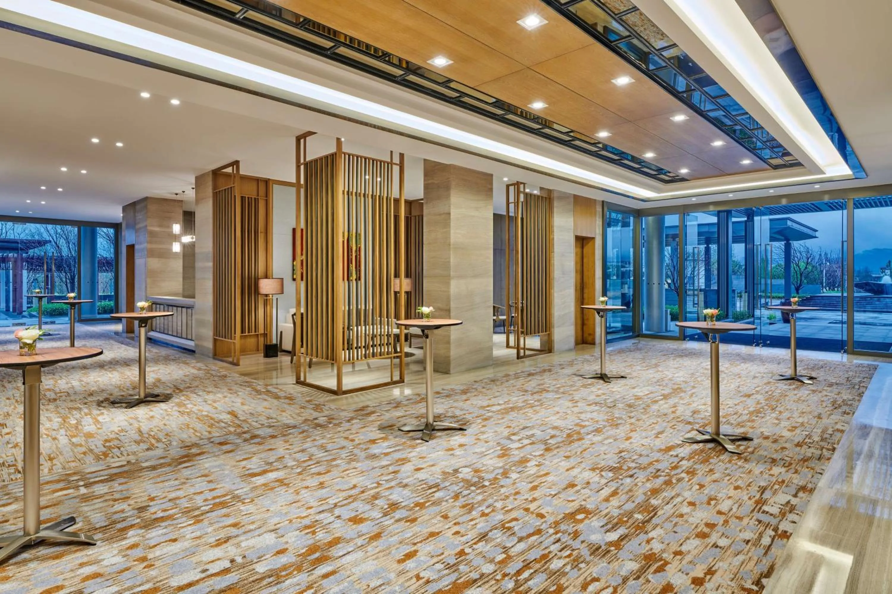 Lobby or reception in Lushan West Sea Resort, Curio Collection by Hilton