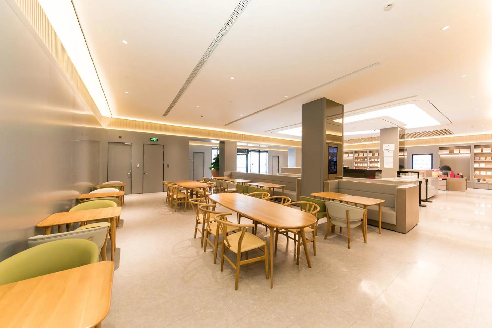 Restaurant/places to eat in JI Hotel Shanghai World Expo Yaohua Road