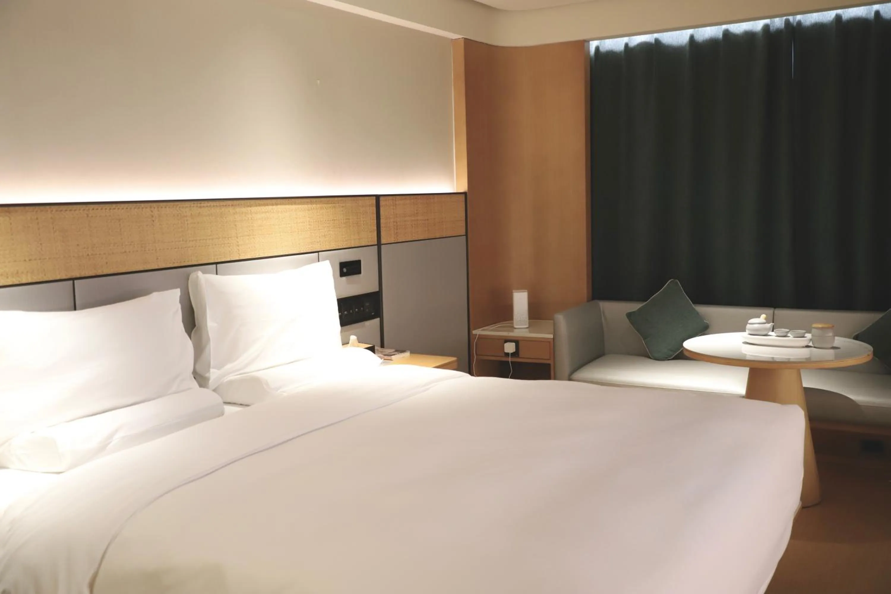 Photo of the whole room in JI Hotel (Shanghai People's Square Middle Fujian Road)