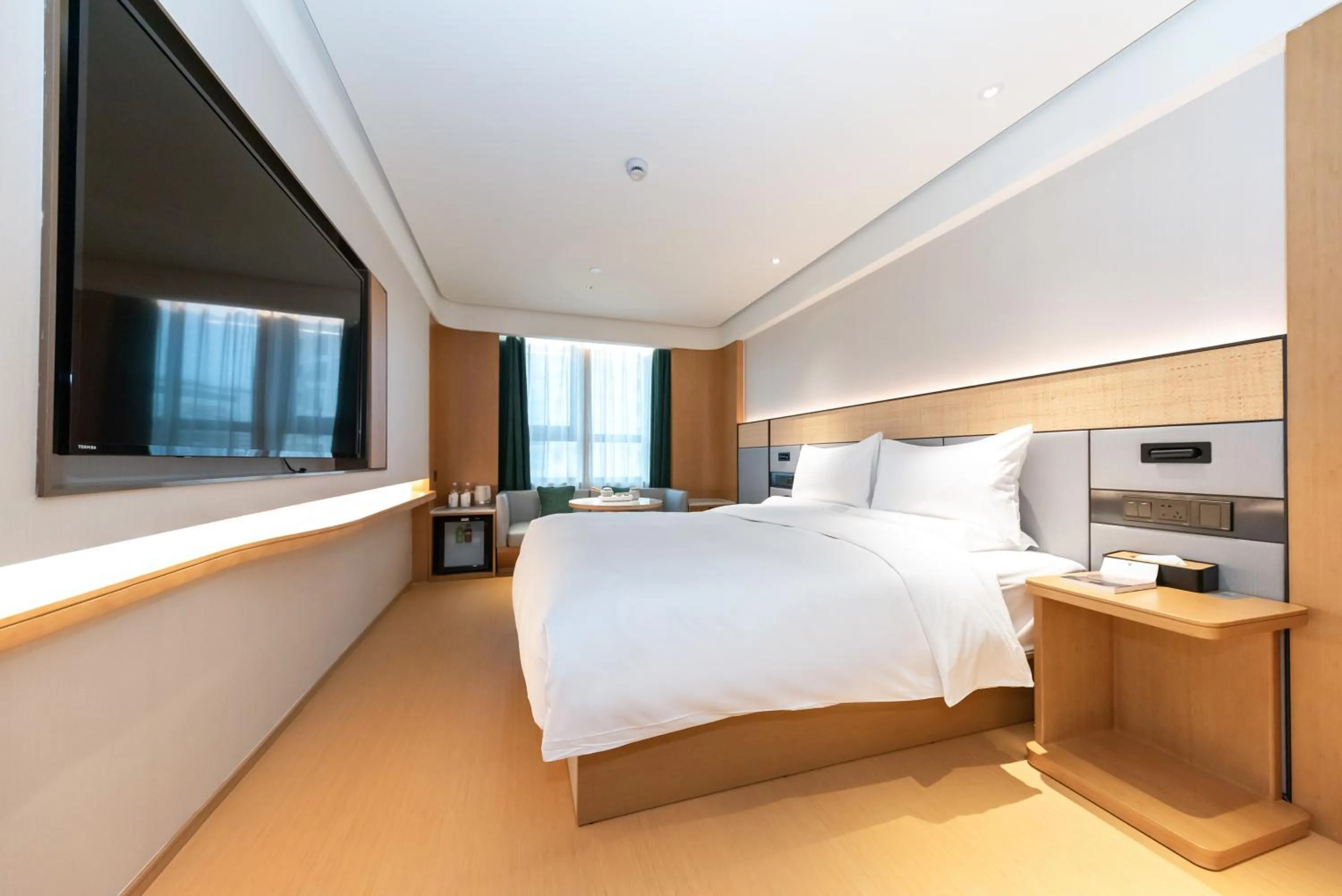 TV and multimedia in JI Hotel (Shanghai People's Square Middle Fujian Road)