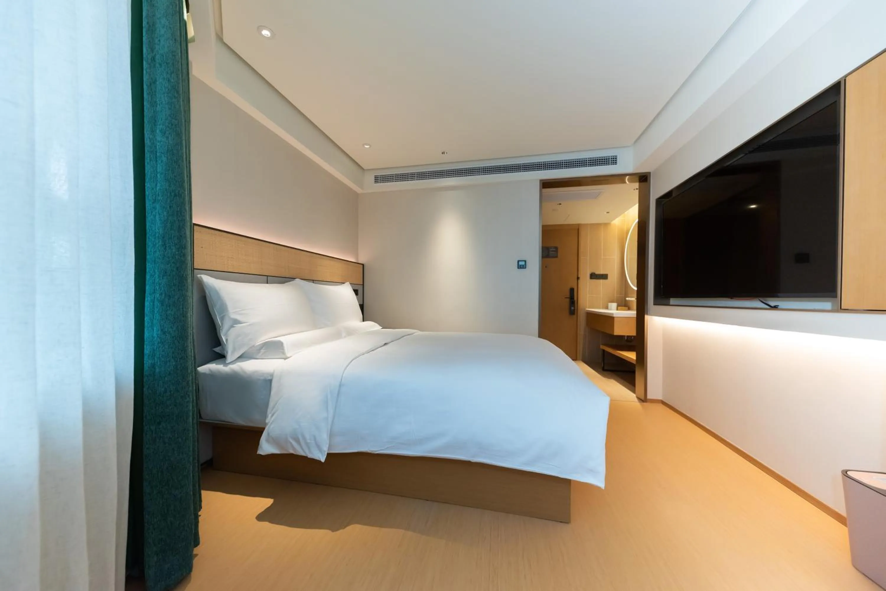 TV and multimedia in JI Hotel (Shanghai People's Square Middle Fujian Road)