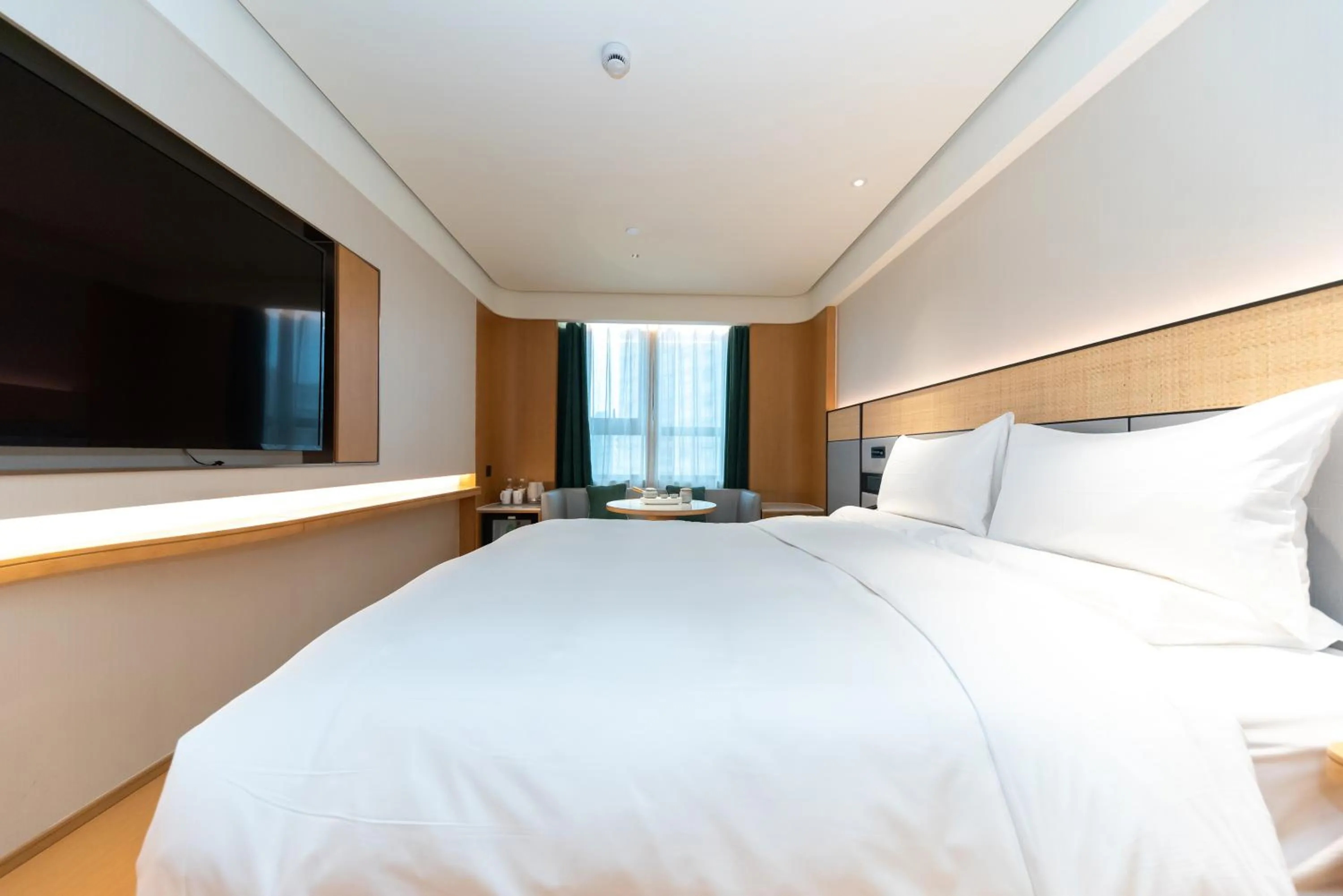 Photo of the whole room in JI Hotel (Shanghai People's Square Middle Fujian Road)