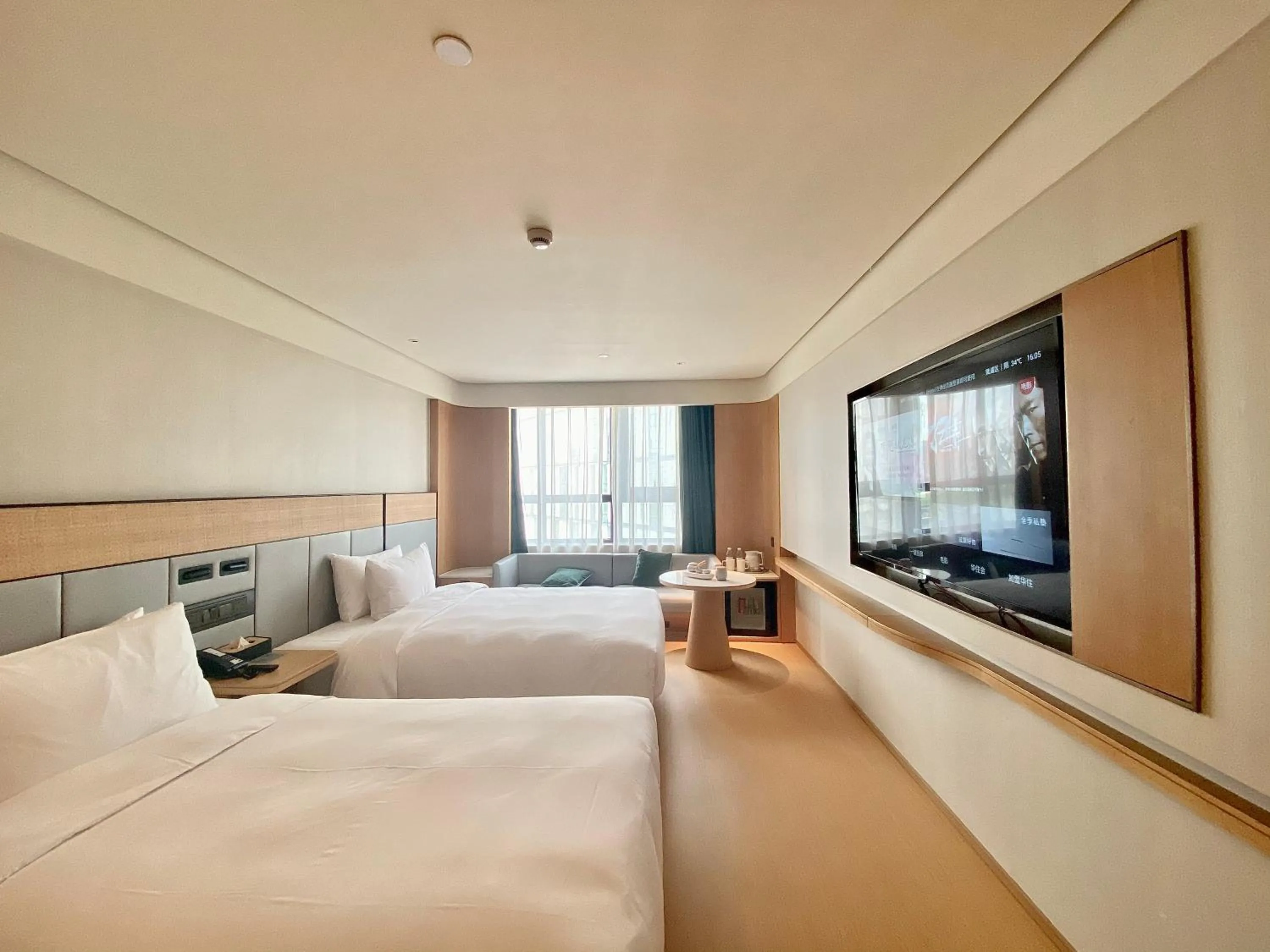 Toilet in JI Hotel (Shanghai People's Square Middle Fujian Road)