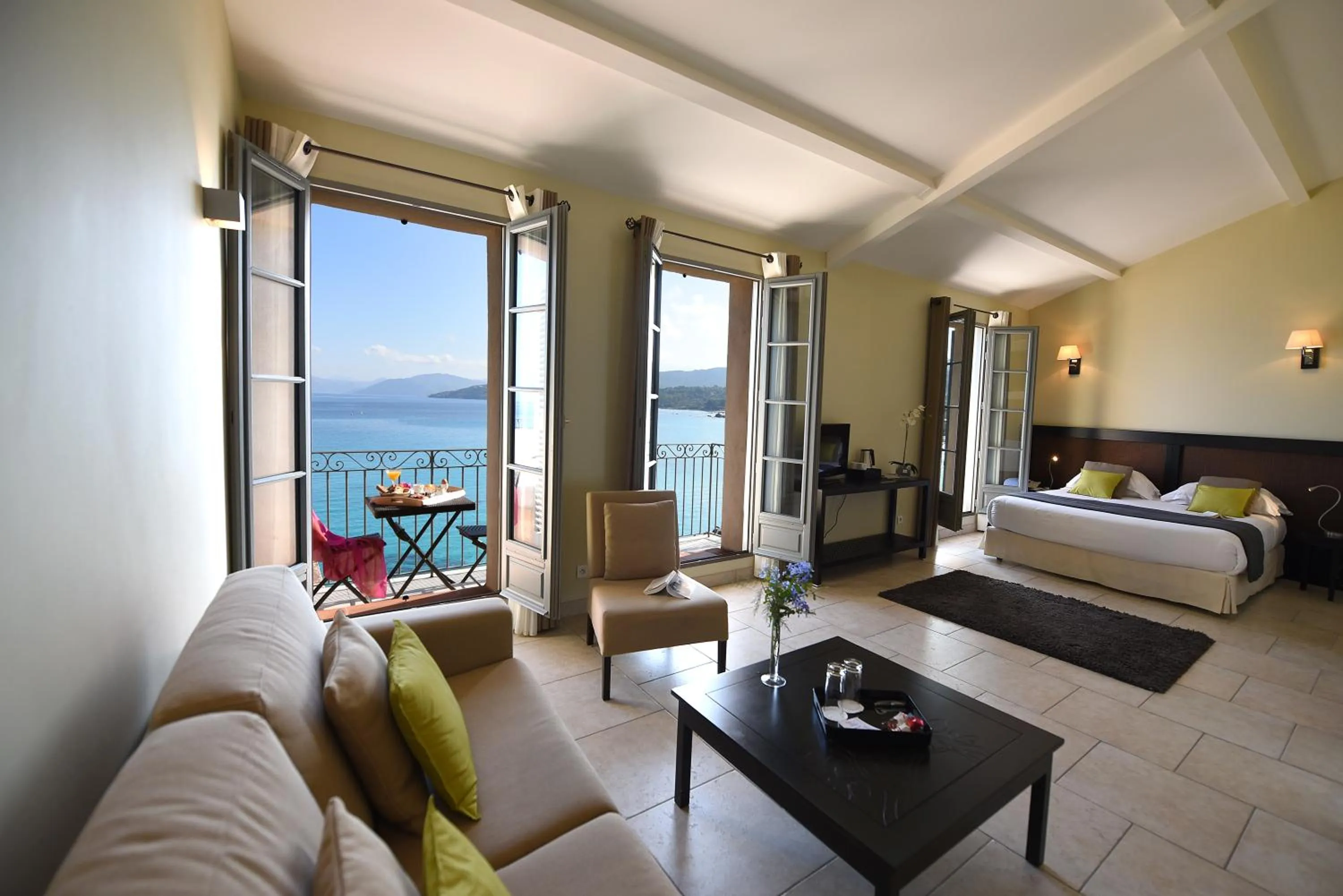 Bedroom, Bed in Perla Rossa