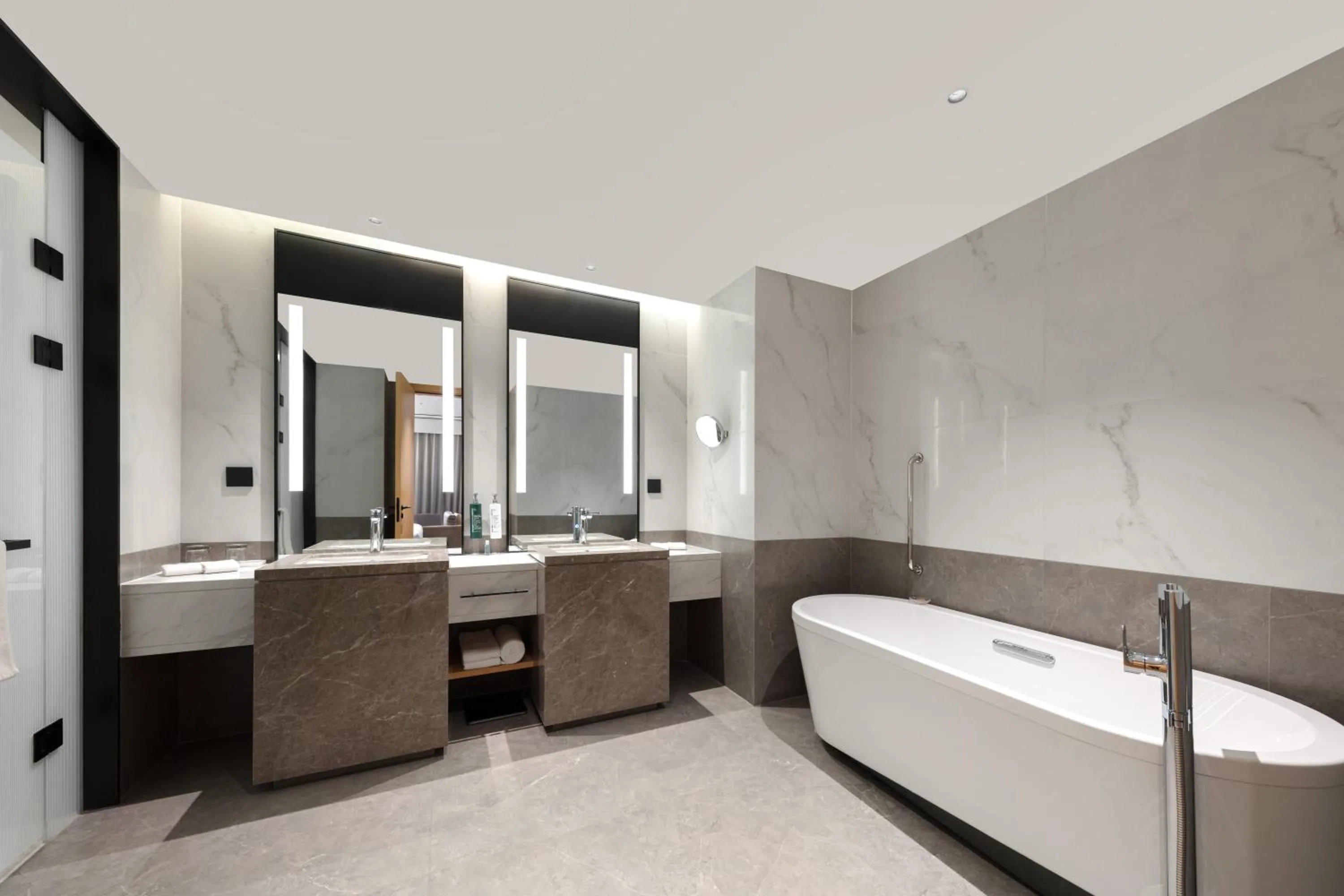 Bath, Bed in Hilton Garden Inn Shanghai Jiading