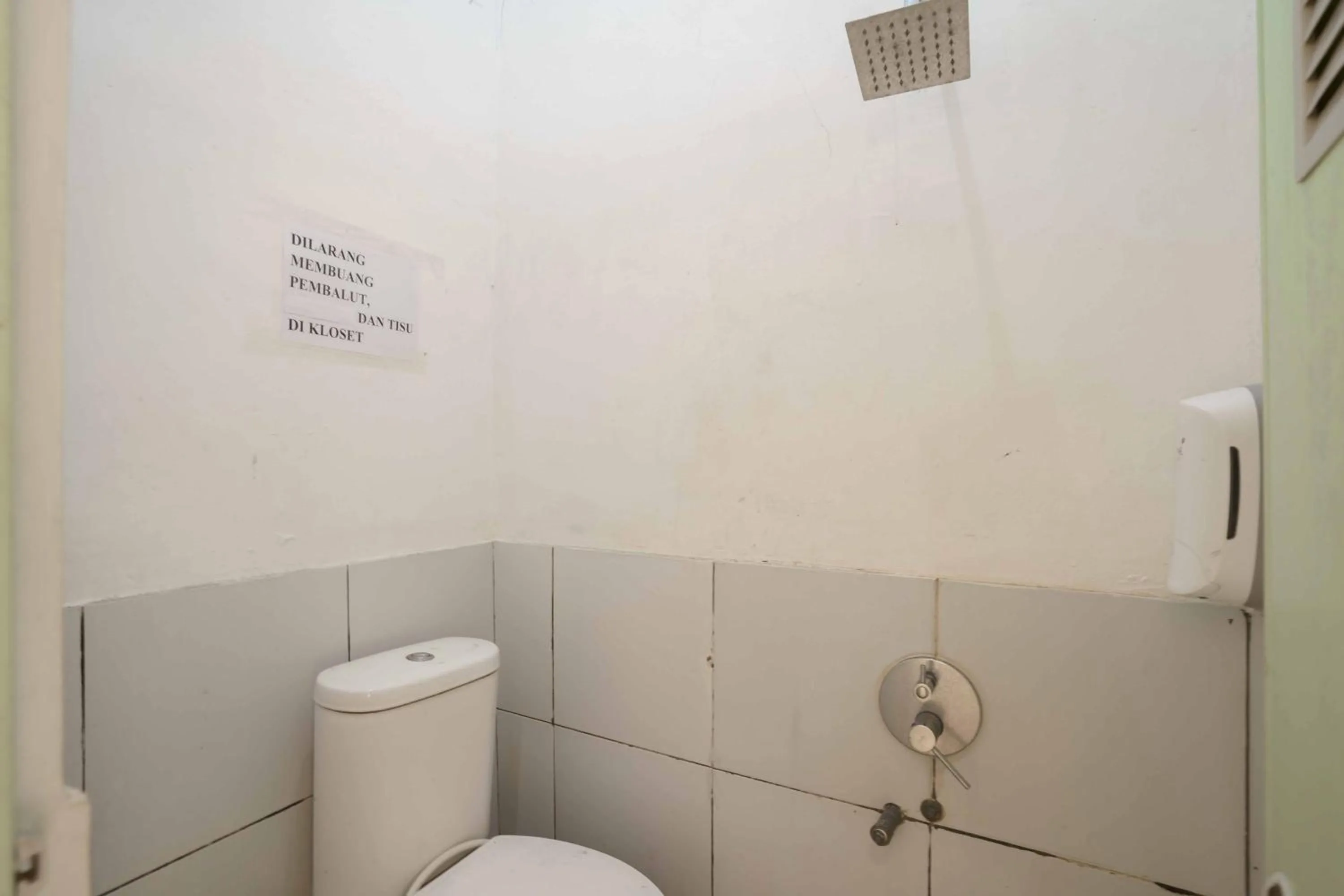 Bathroom in Lyfriska Residence Lampung RedPartner