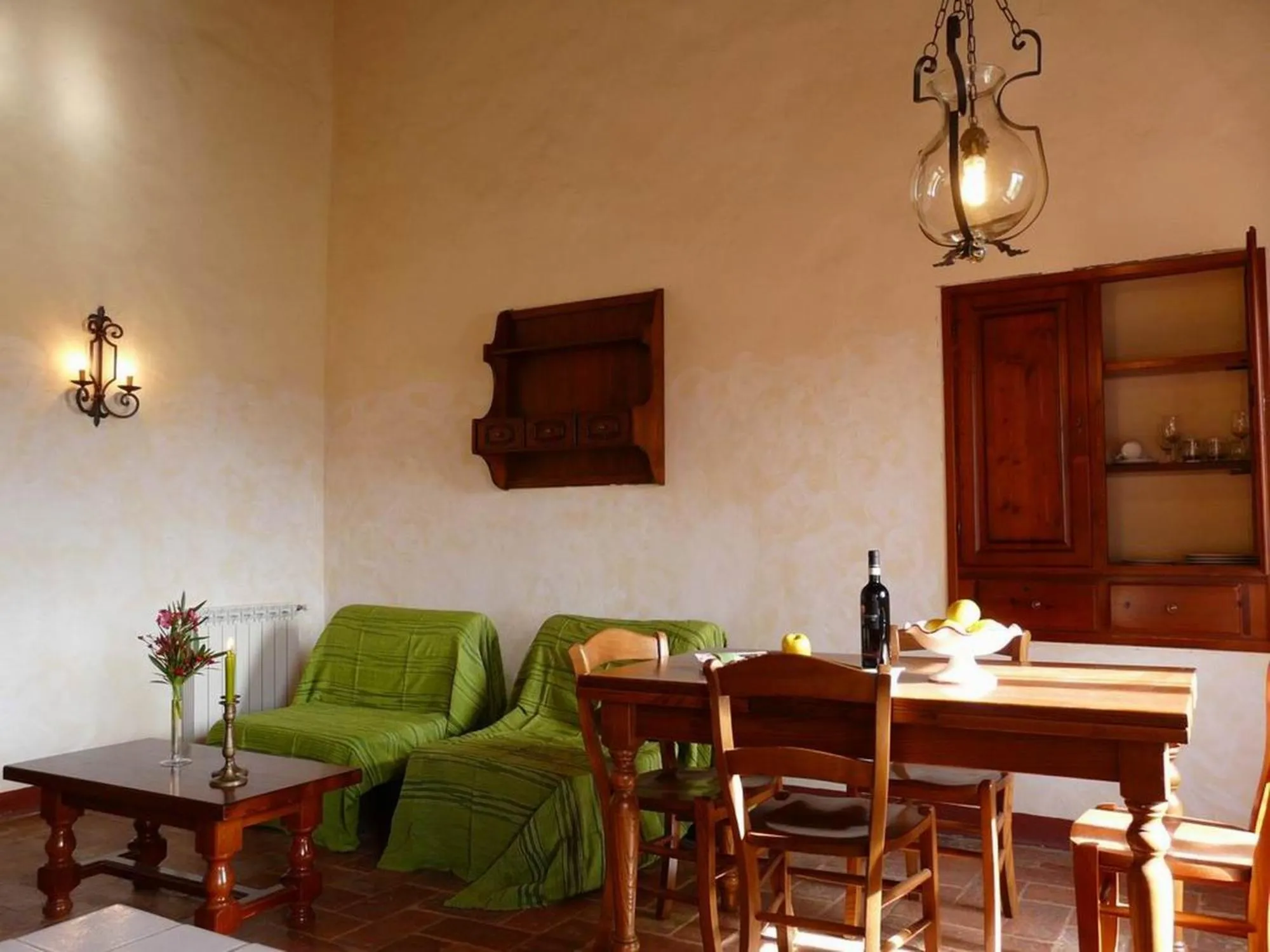 Dining area in Agriturismo tranquillo e con vista panoramica