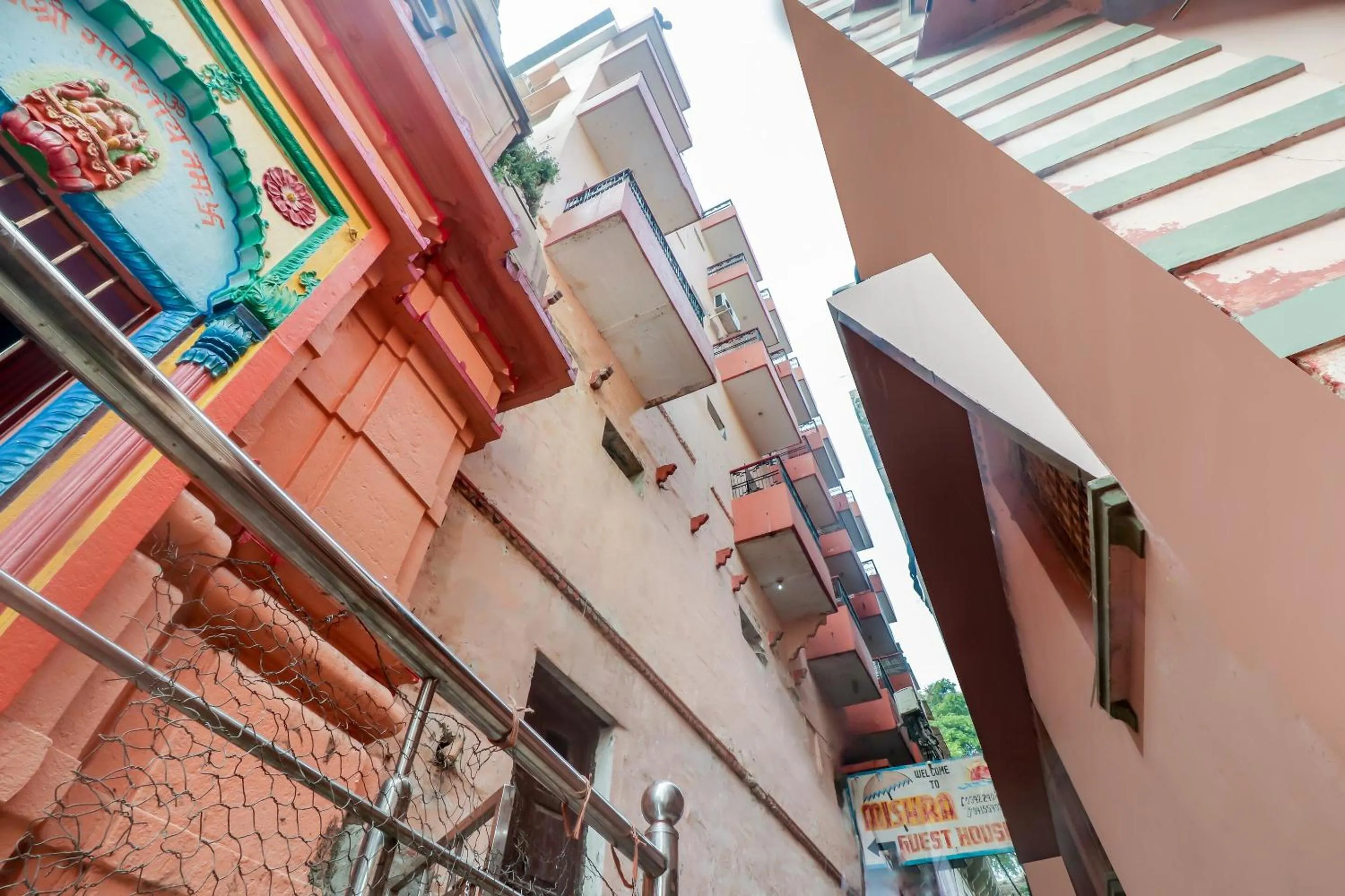 Facade/entrance in SPOT ON Mishra Guest House