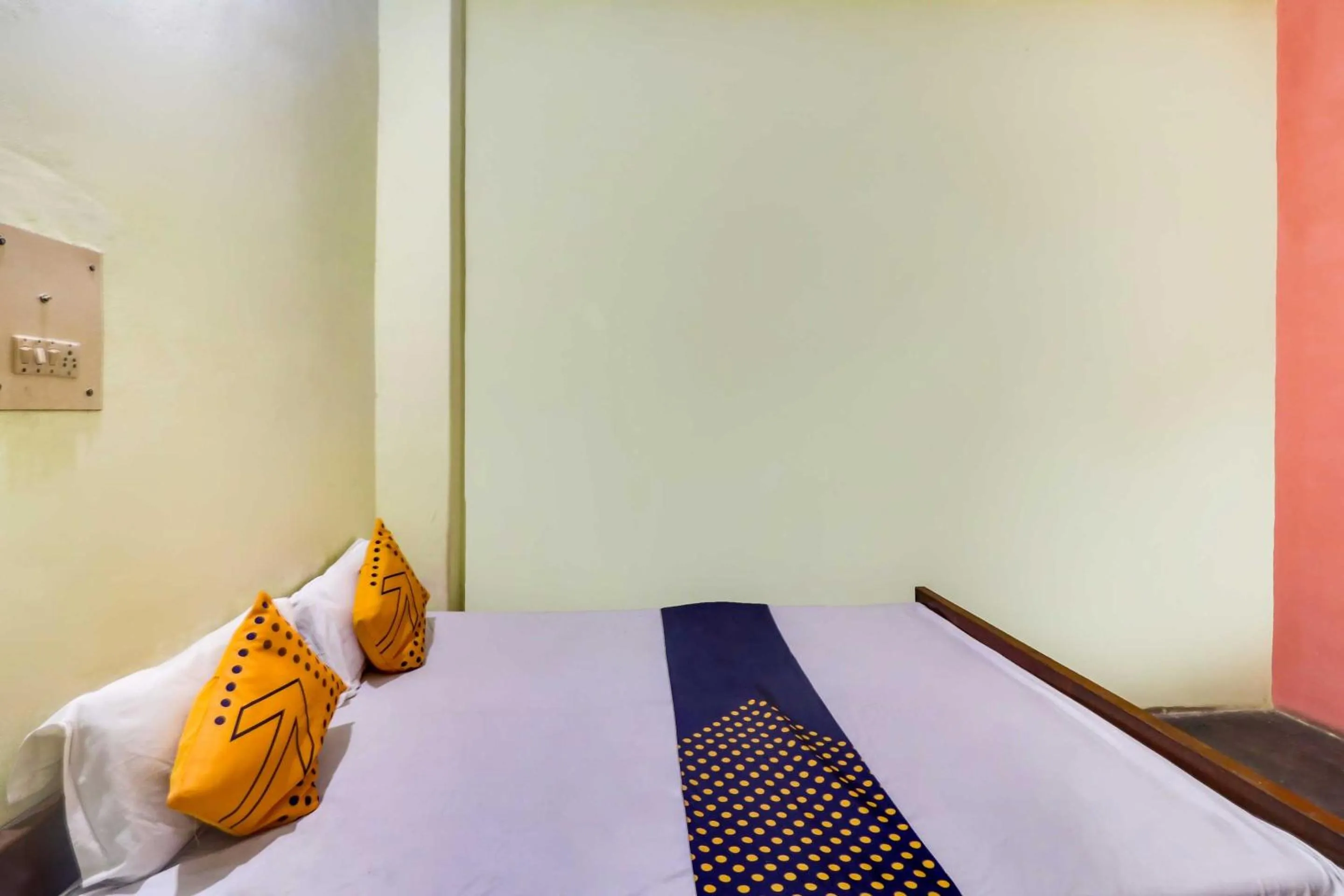 Bedroom, Bed in SPOT ON Mishra Guest House