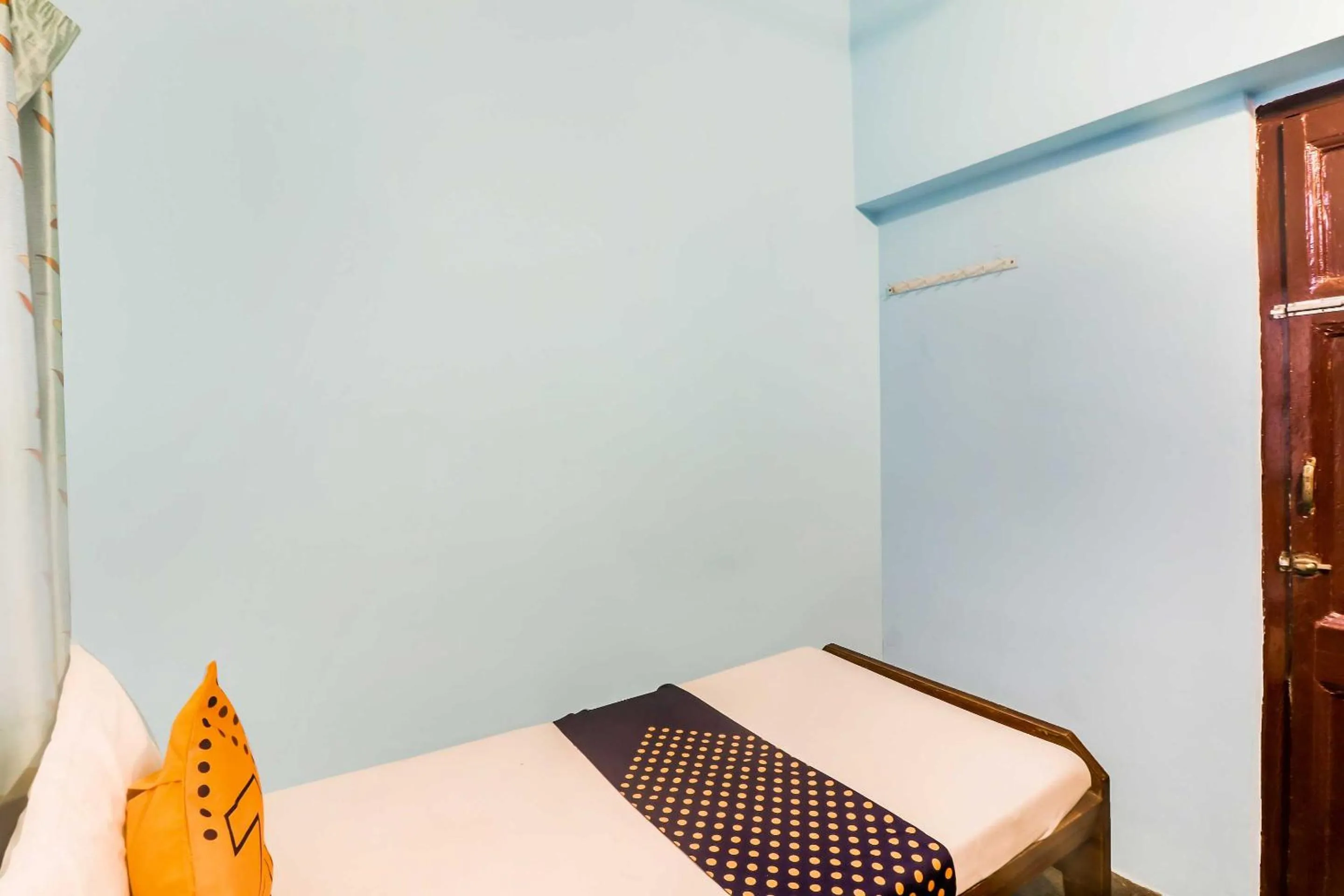 Bedroom, Bed in SPOT ON Mishra Guest House