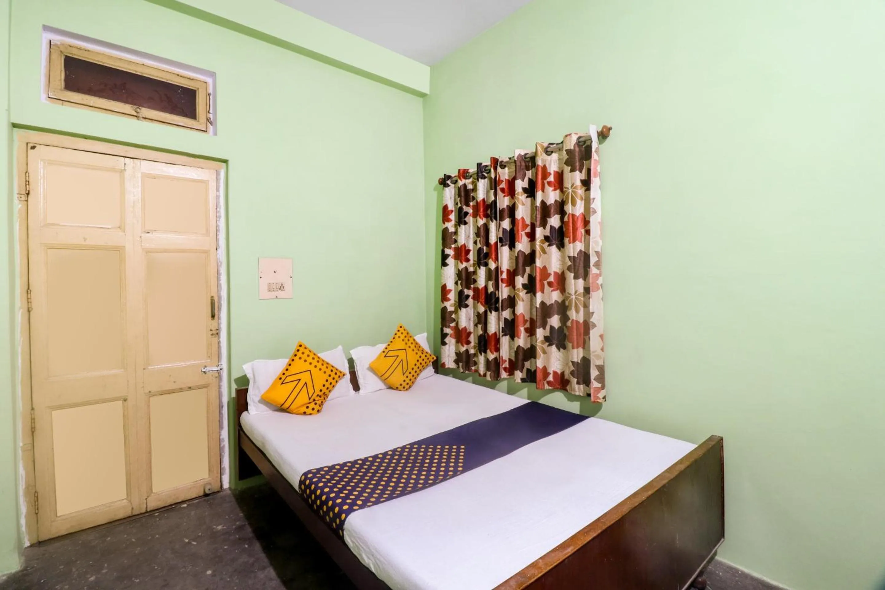 Bedroom, Bed in SPOT ON Mishra Guest House