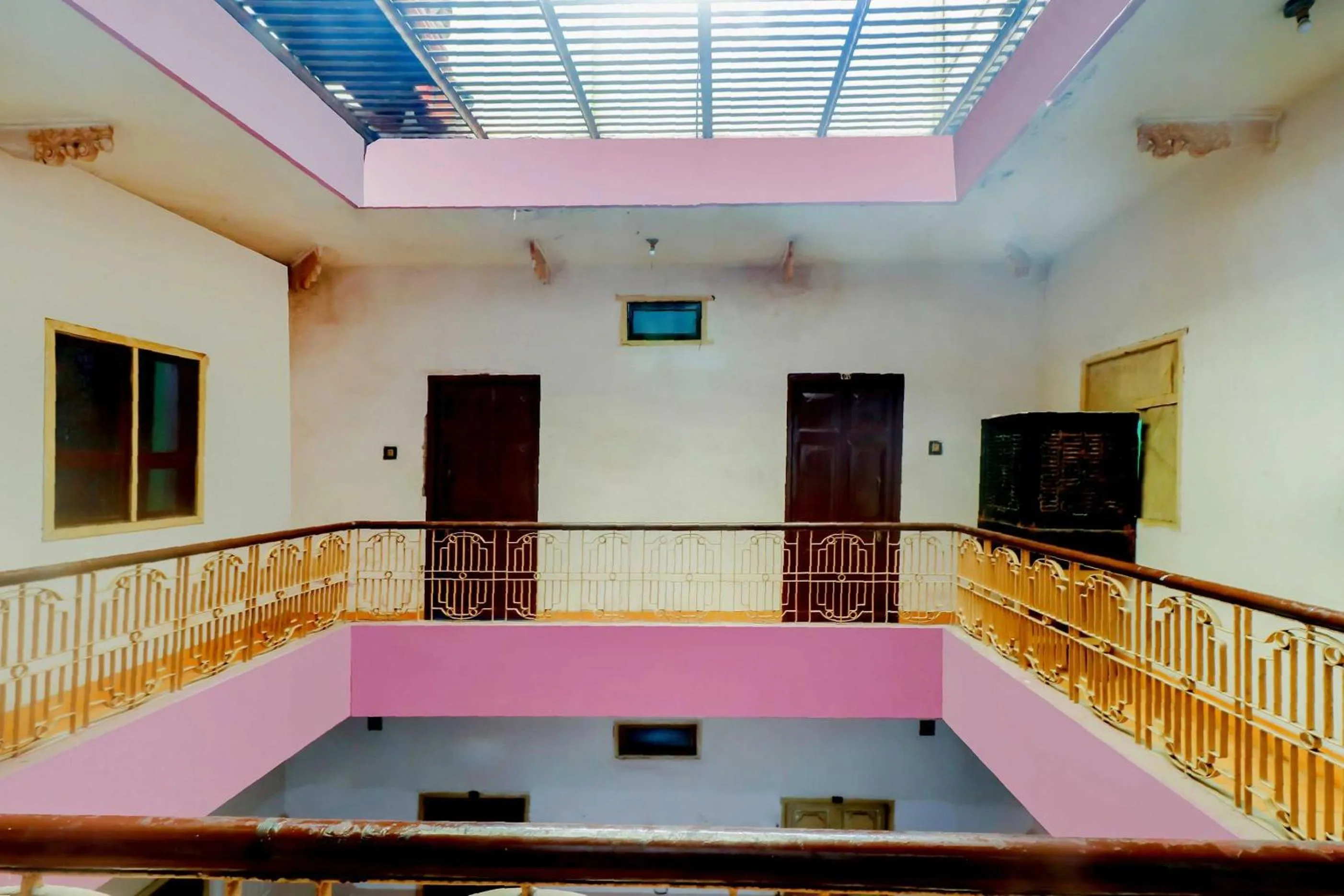 Facade/entrance in SPOT ON Mishra Guest House