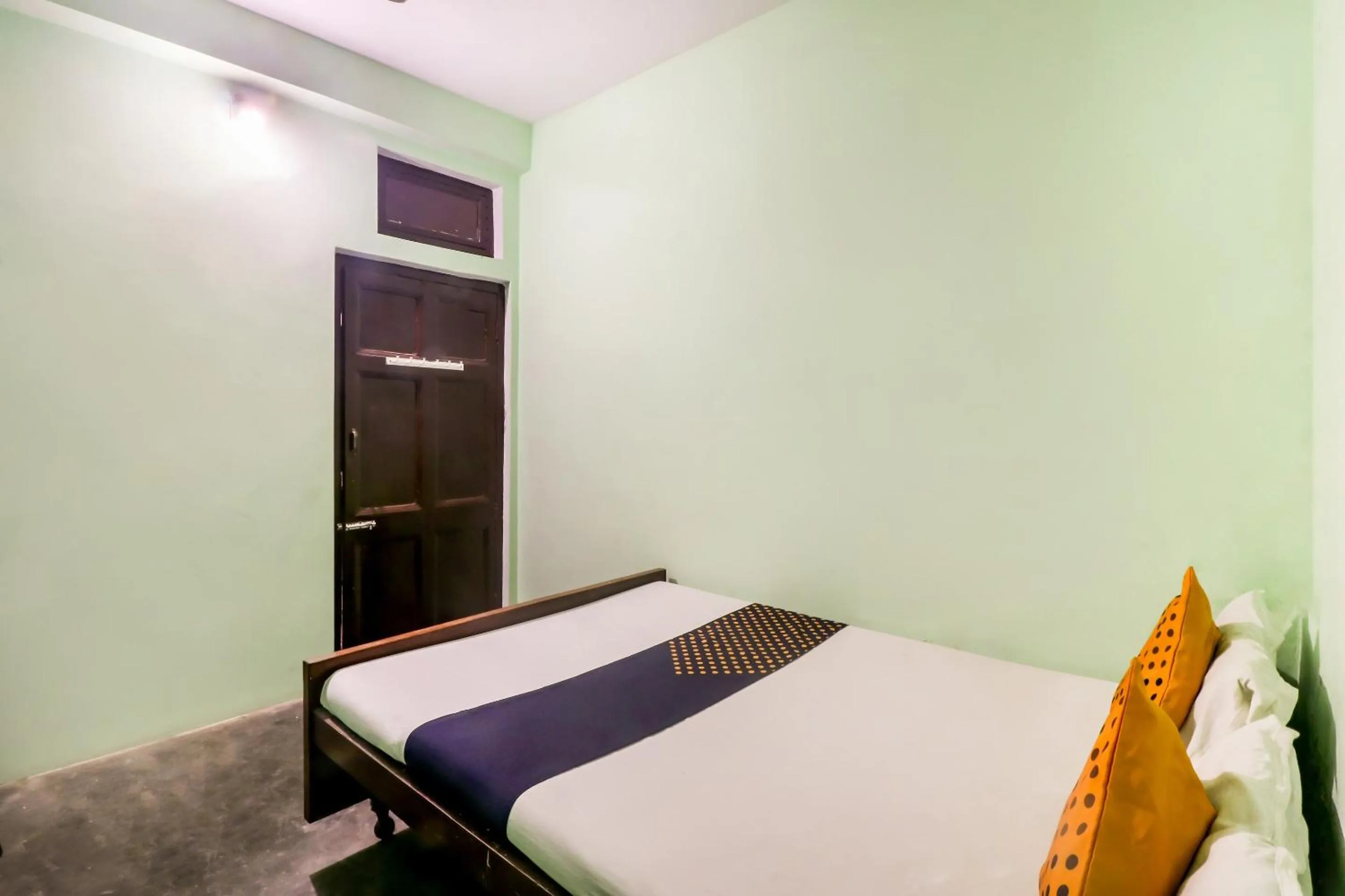 Bedroom, Bed in SPOT ON Mishra Guest House