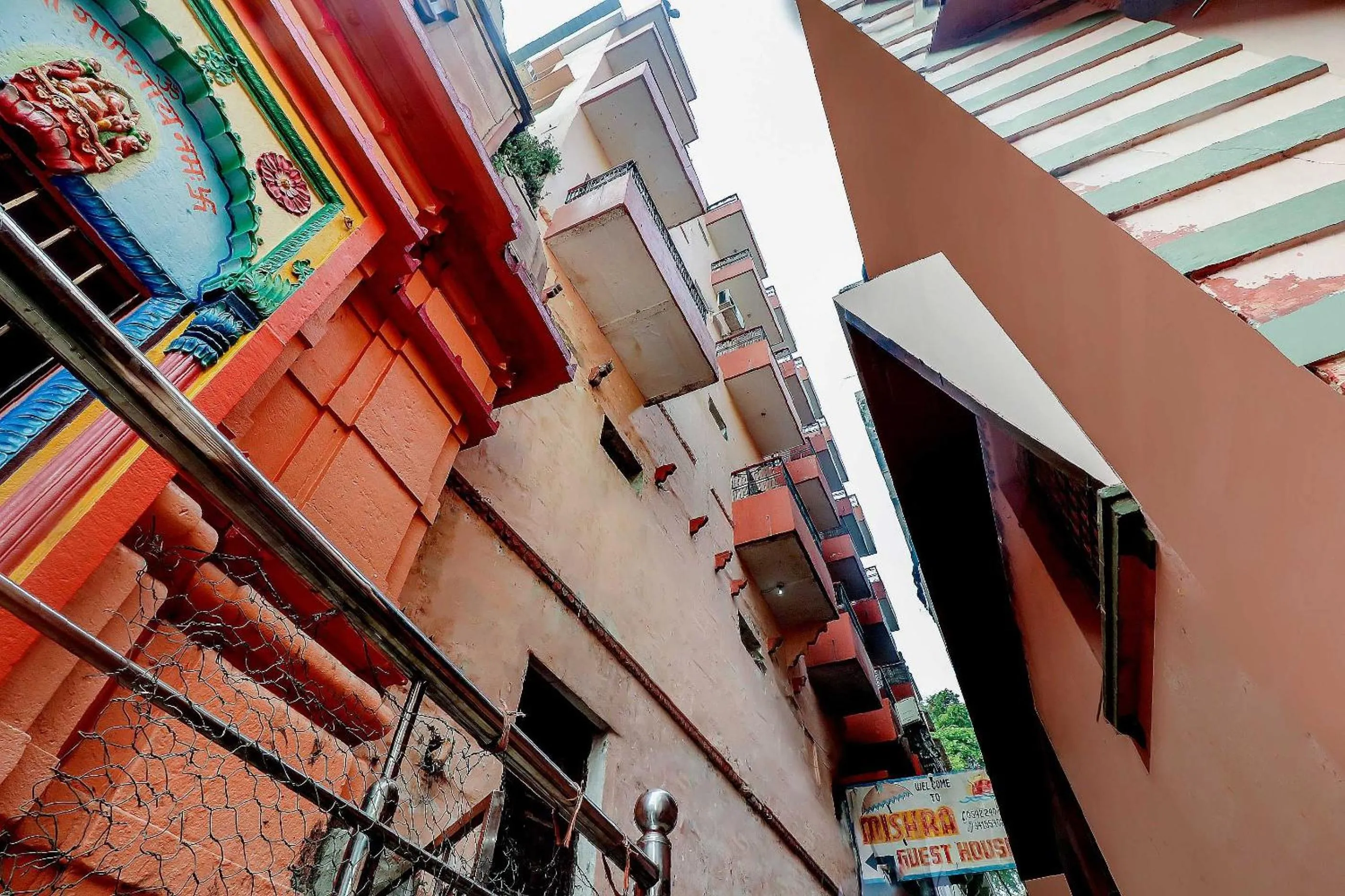 Facade/entrance in SPOT ON Mishra Guest House