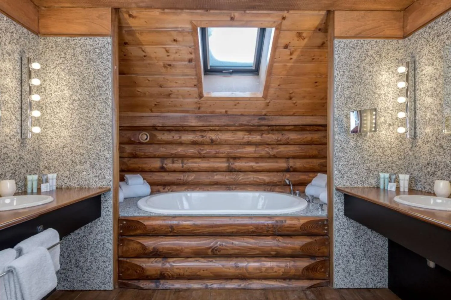 Superior King Room - single occupancy in Lodge Park