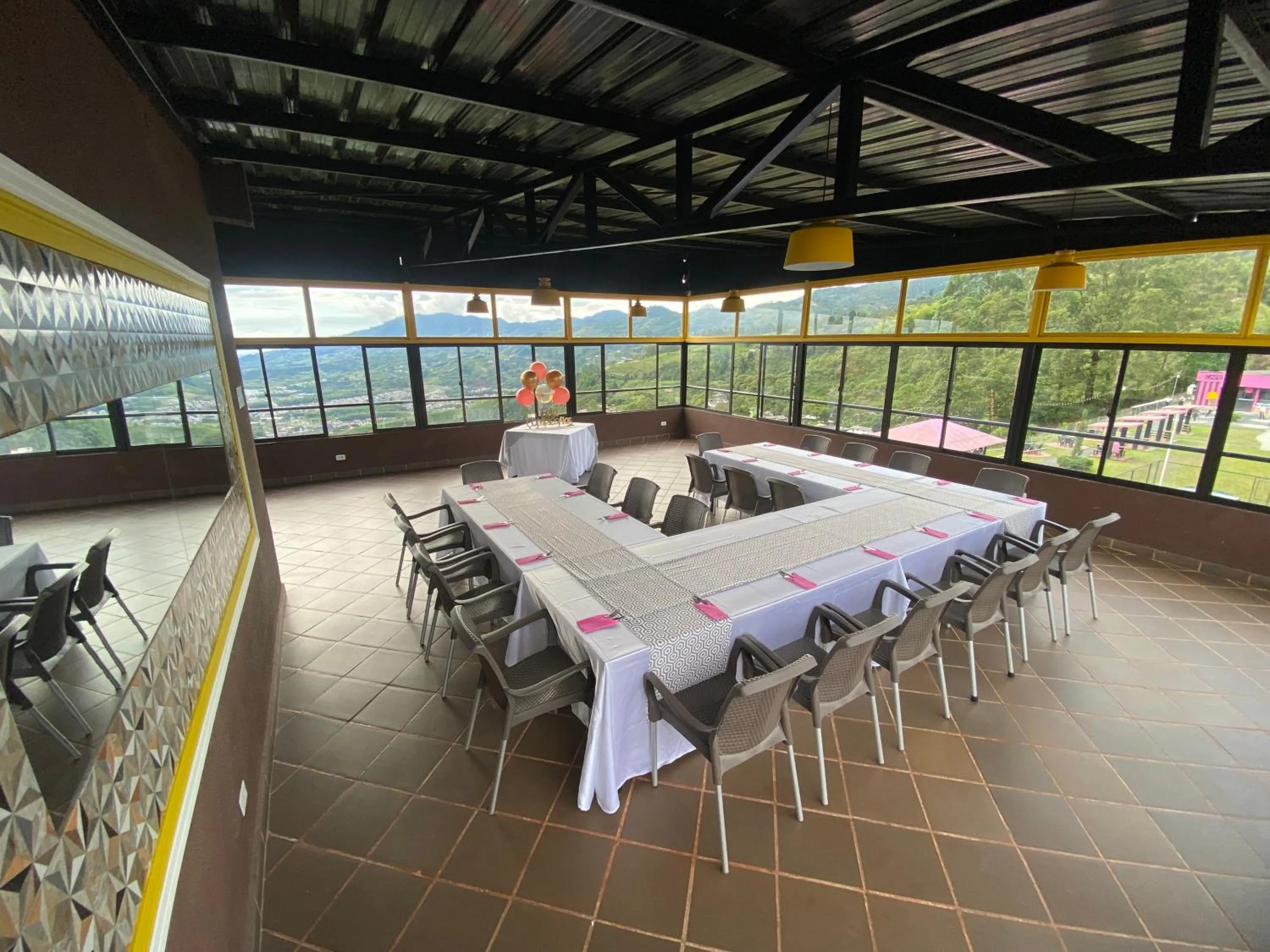 Meeting/conference room in Hotel Entre Lomas