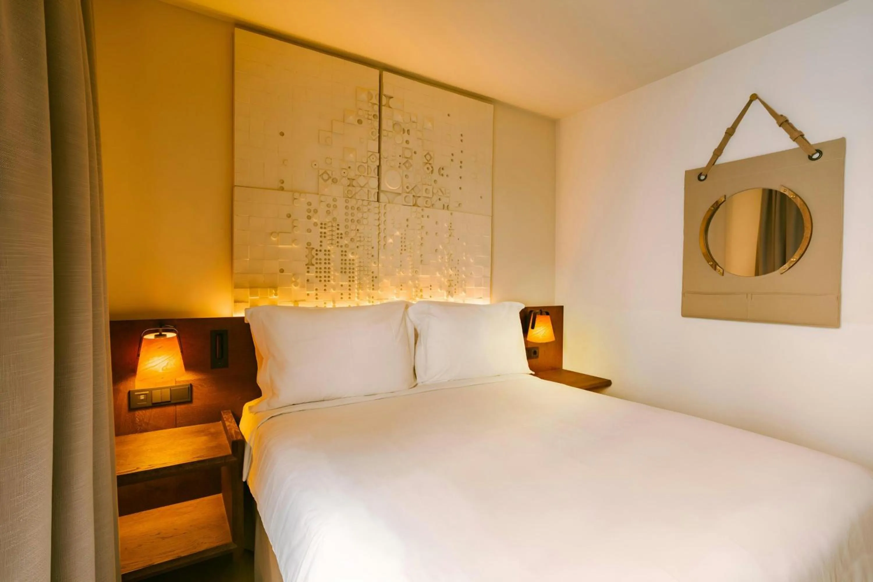 Queen Room in Casa Luz Hotel Plaça Universitat, Sonder by Marriott Bonvoy