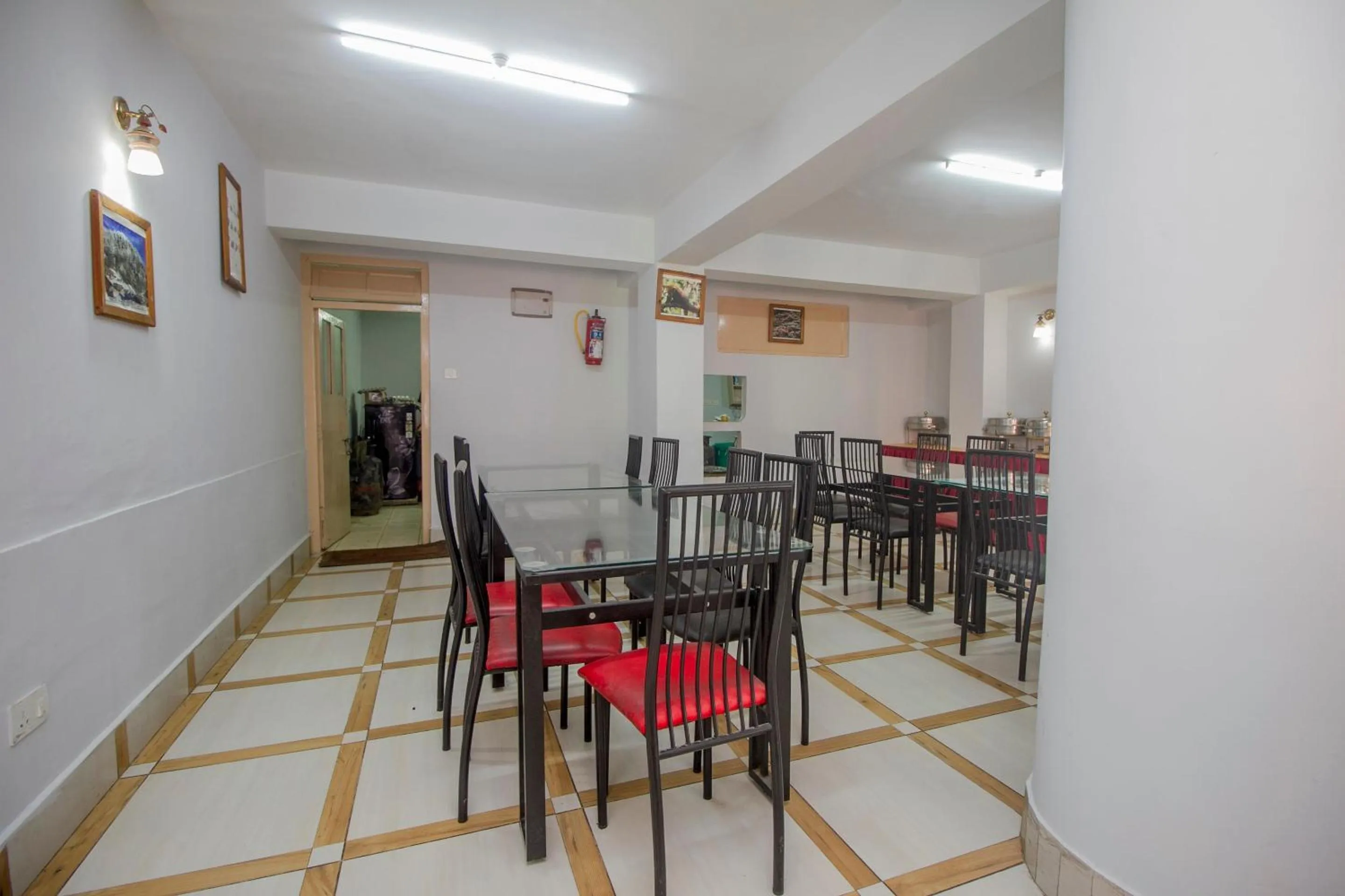 Restaurant/places to eat in Hotel O Nourpem Residency