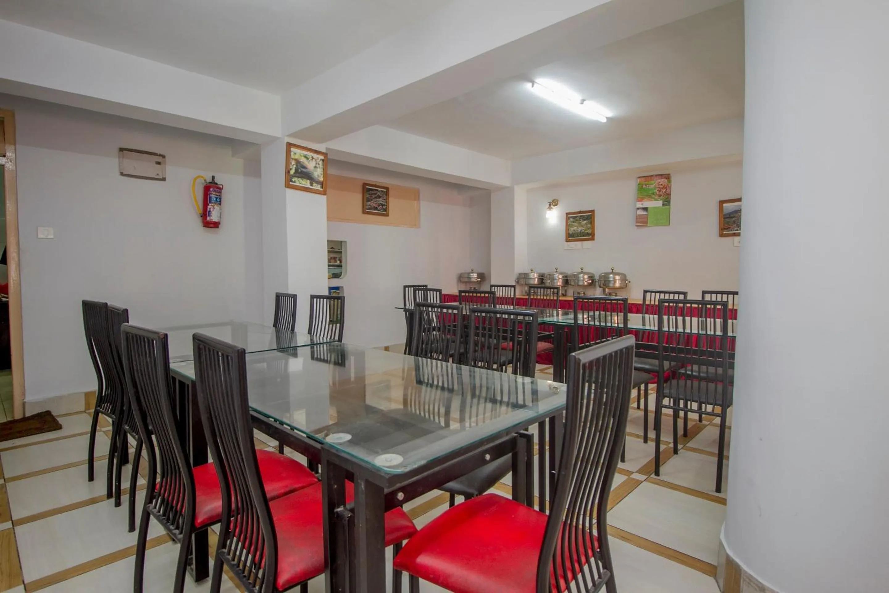 Restaurant/places to eat in Hotel O Nourpem Residency