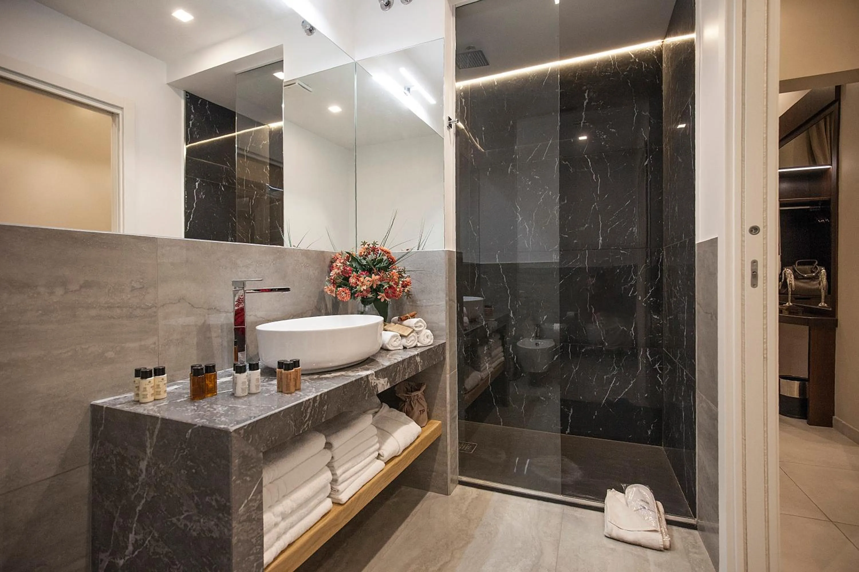 Bathroom in Roman Holidays Boutique