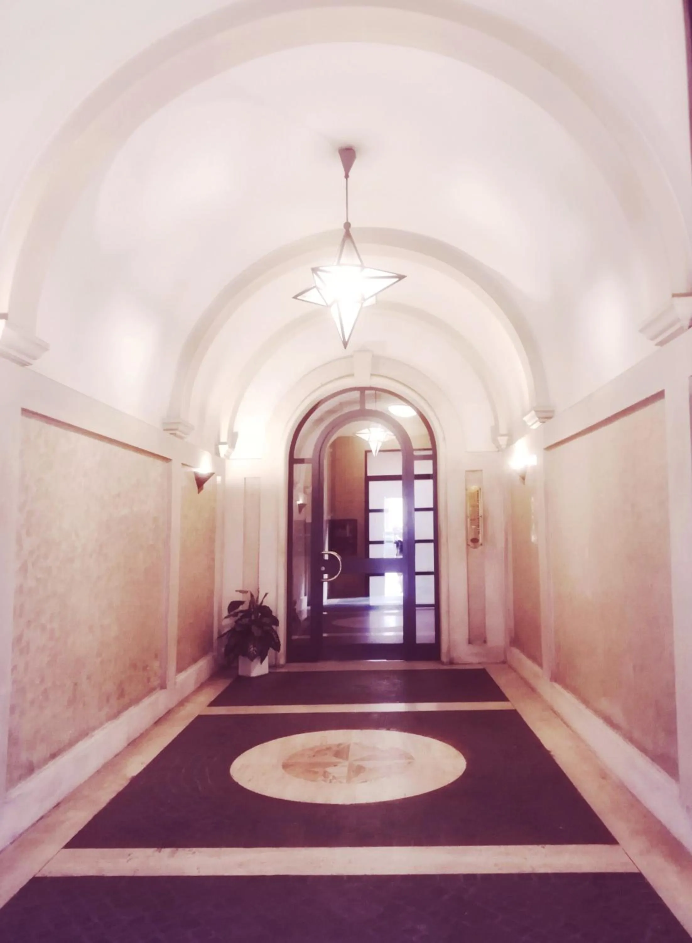 Facade/entrance in Roman Holidays Boutique