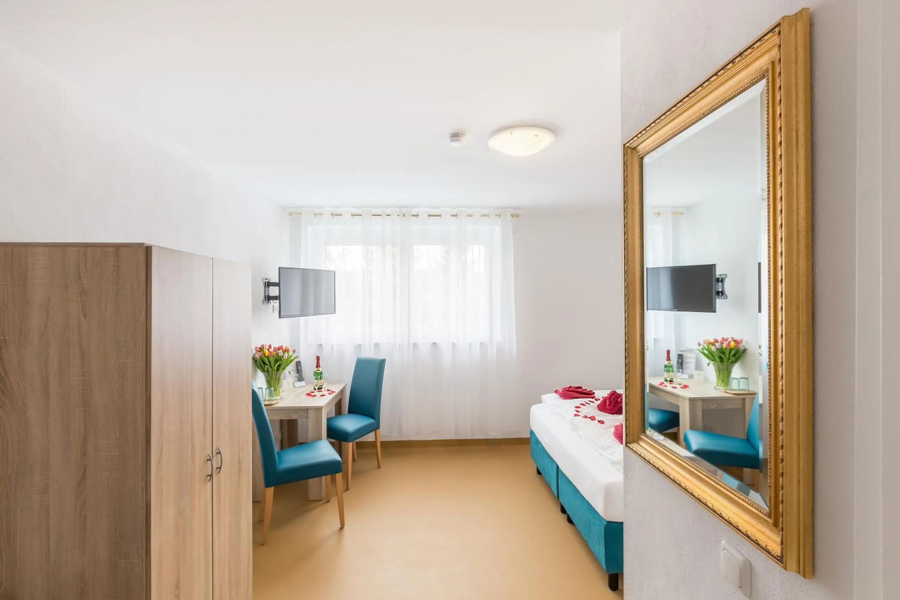 Photo of the whole room, Bed in Hotel Ludwig