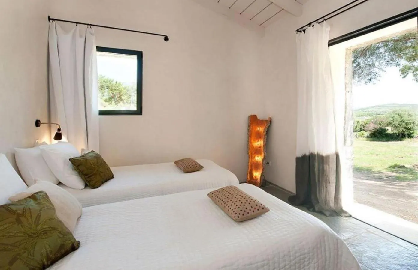 Bed in Domaine de Peretti della Rocca