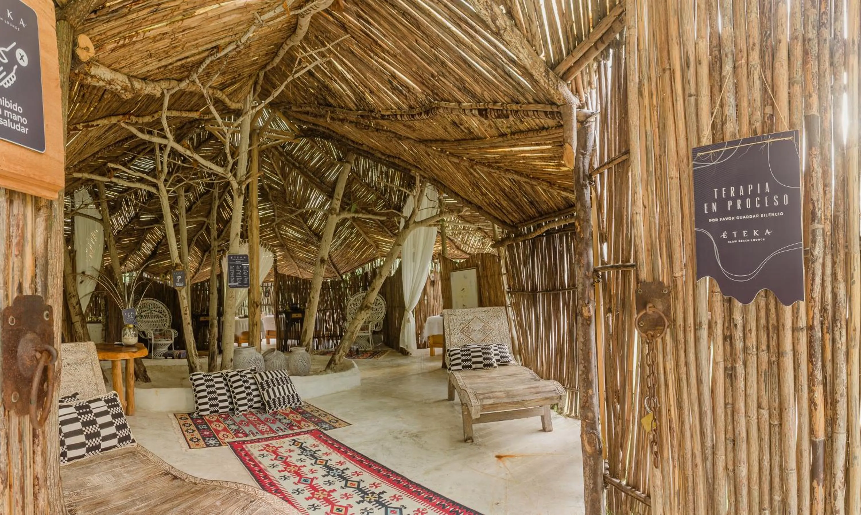 Lounge or bar in Éteka Slow Beach Hotel Adults Only