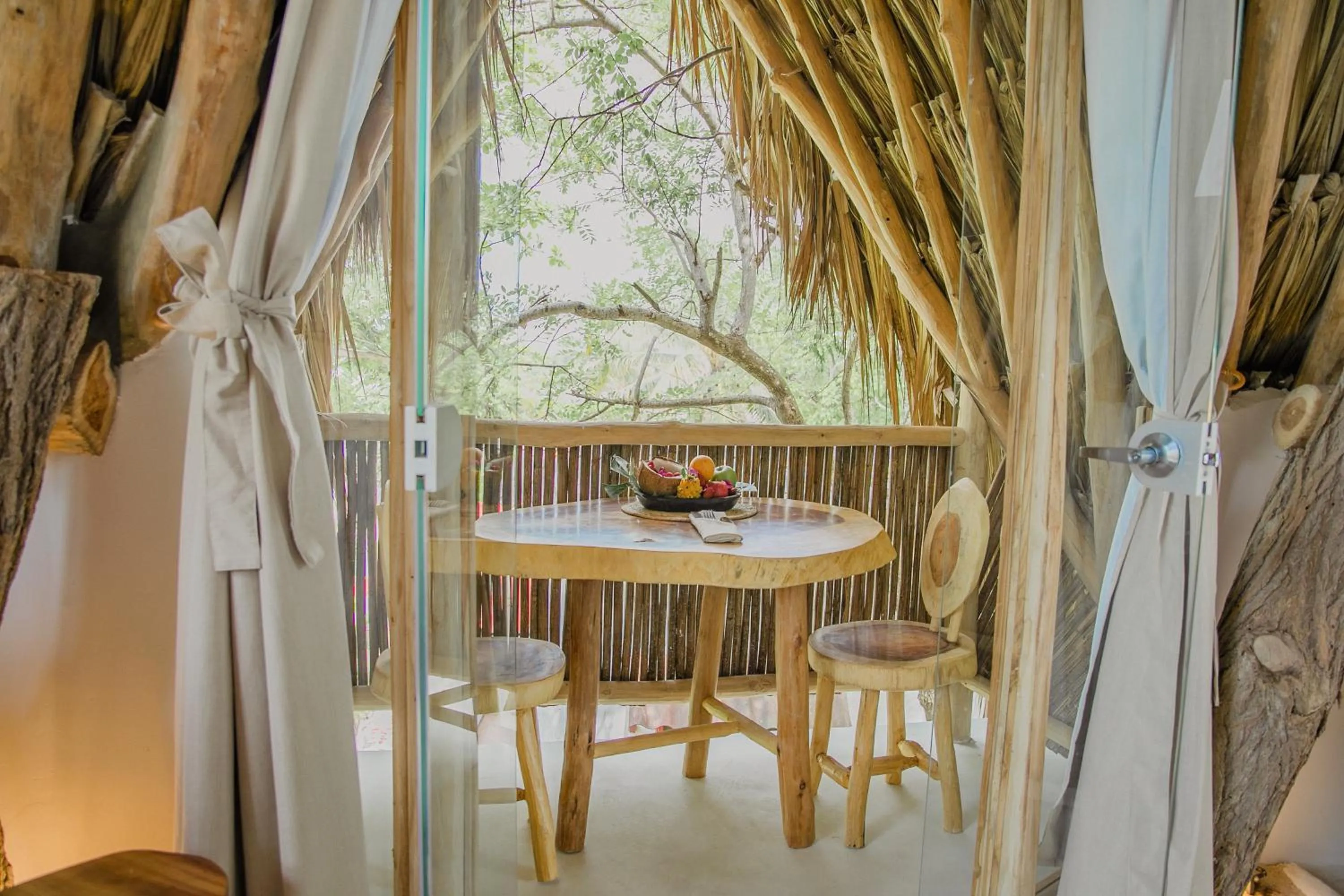 Dining area in Éteka Slow Beach Hotel Adults Only