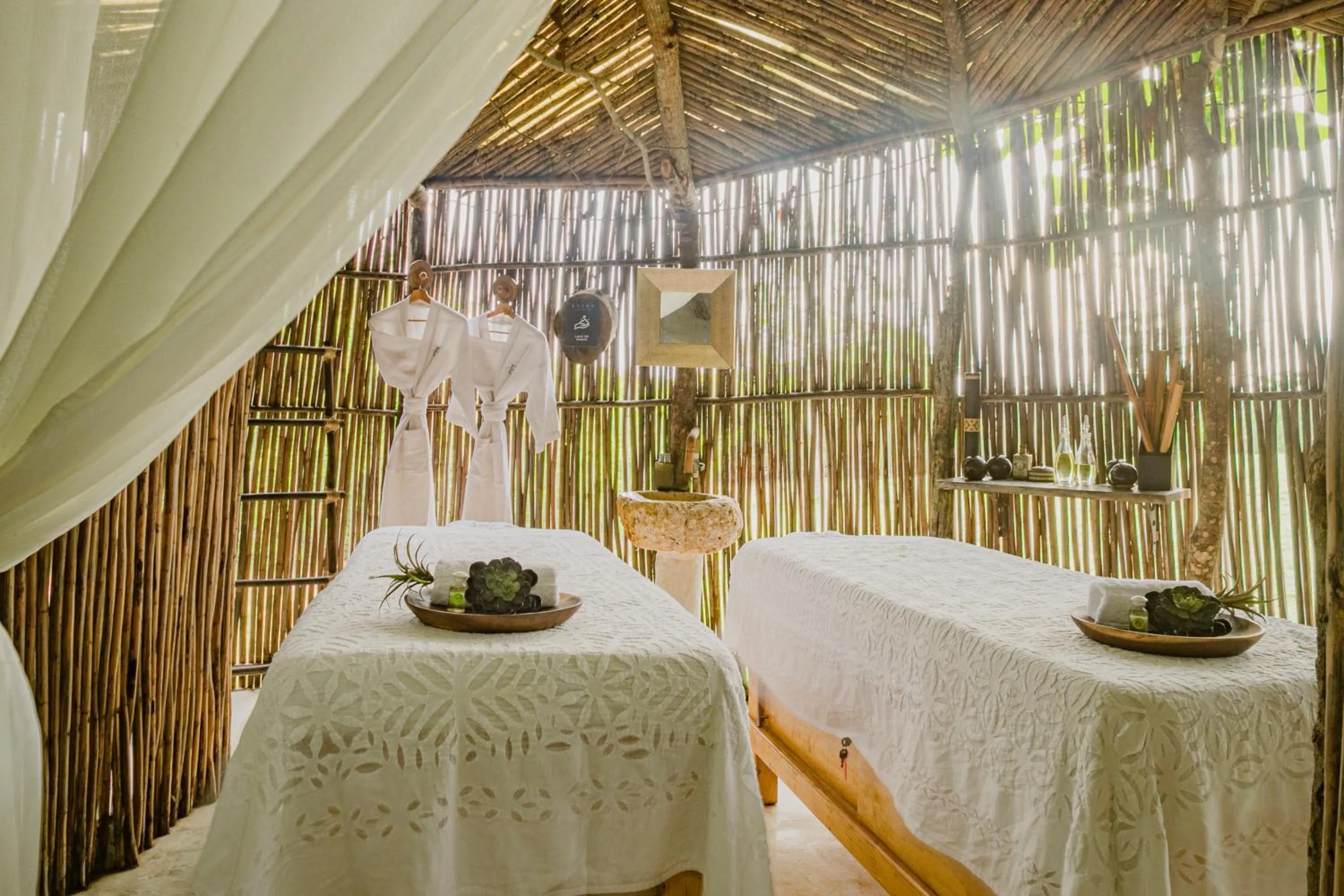 Massage in Éteka Slow Beach Hotel Adults Only