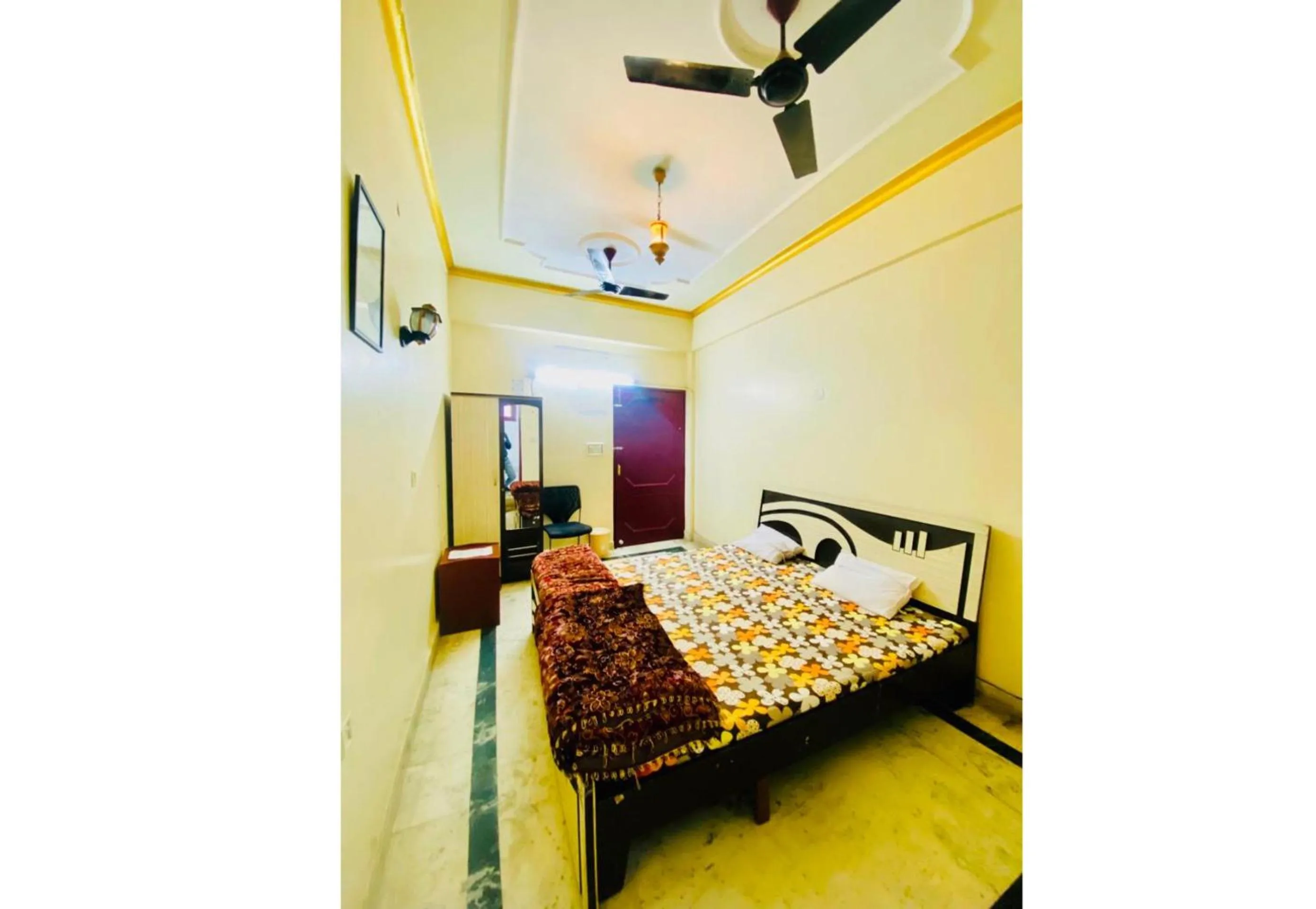 Bedroom, Bed in SPOT ON J C Guest House