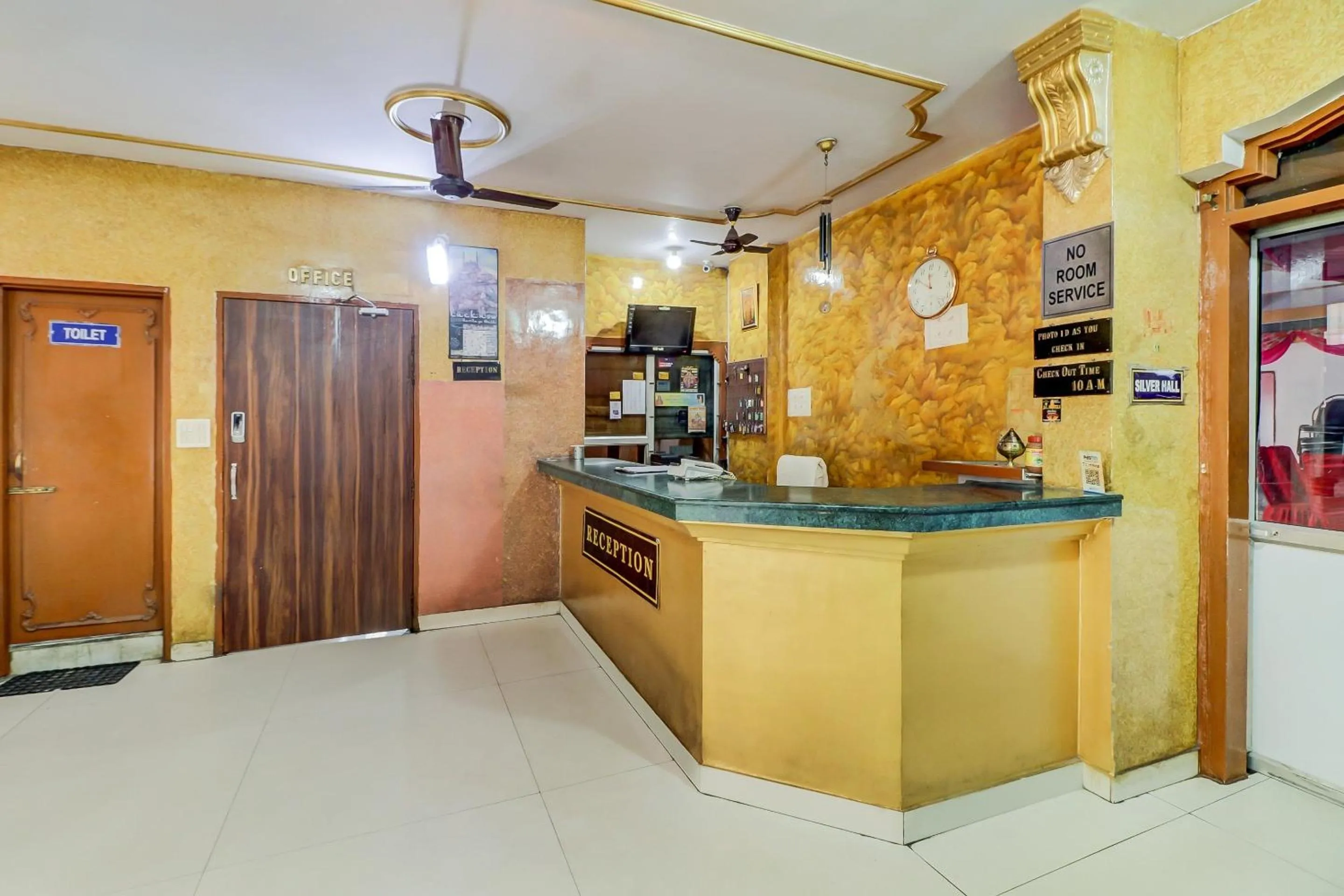 Lobby or reception in SPOT ON J C Guest House