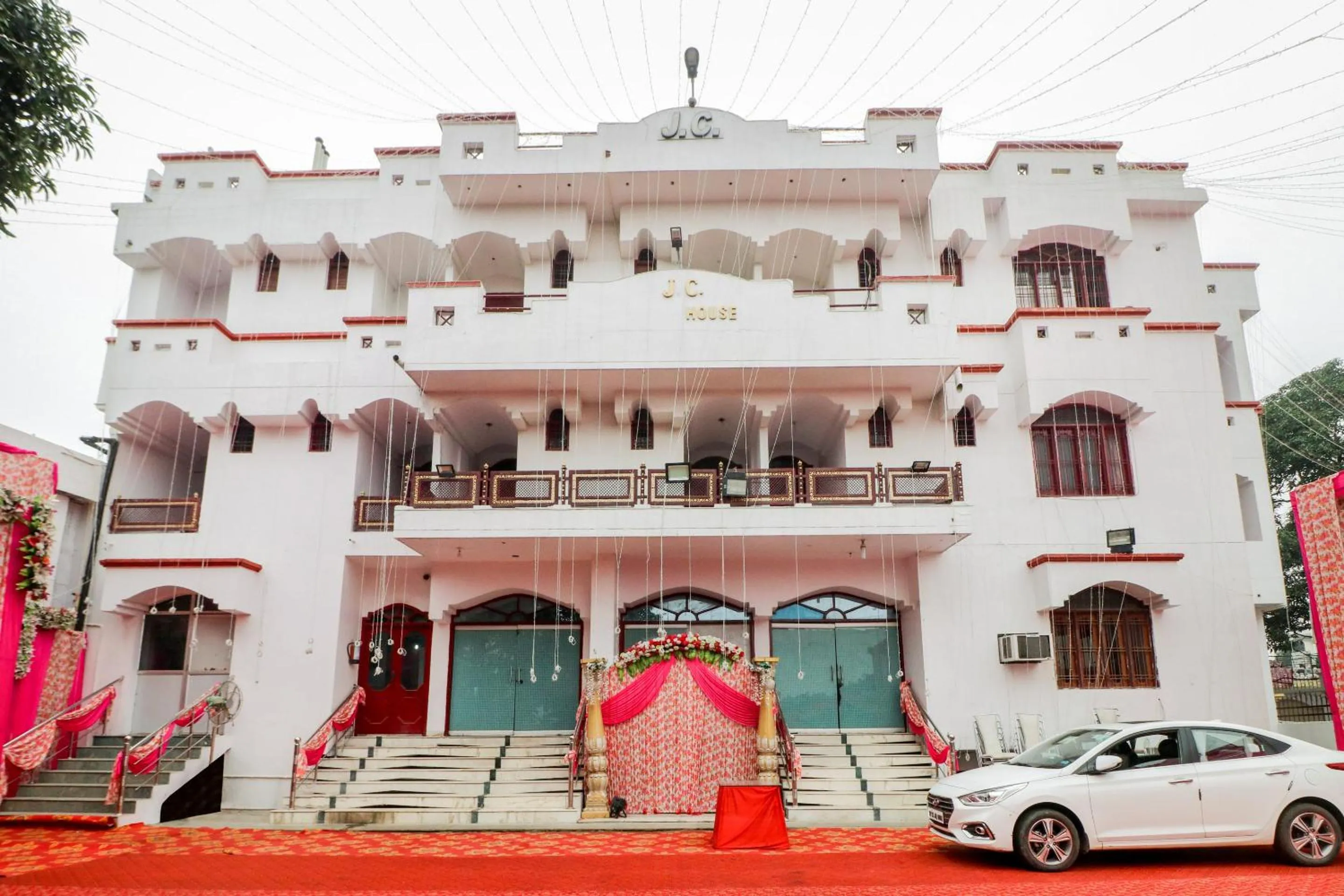 Facade/entrance in SPOT ON J C Guest House