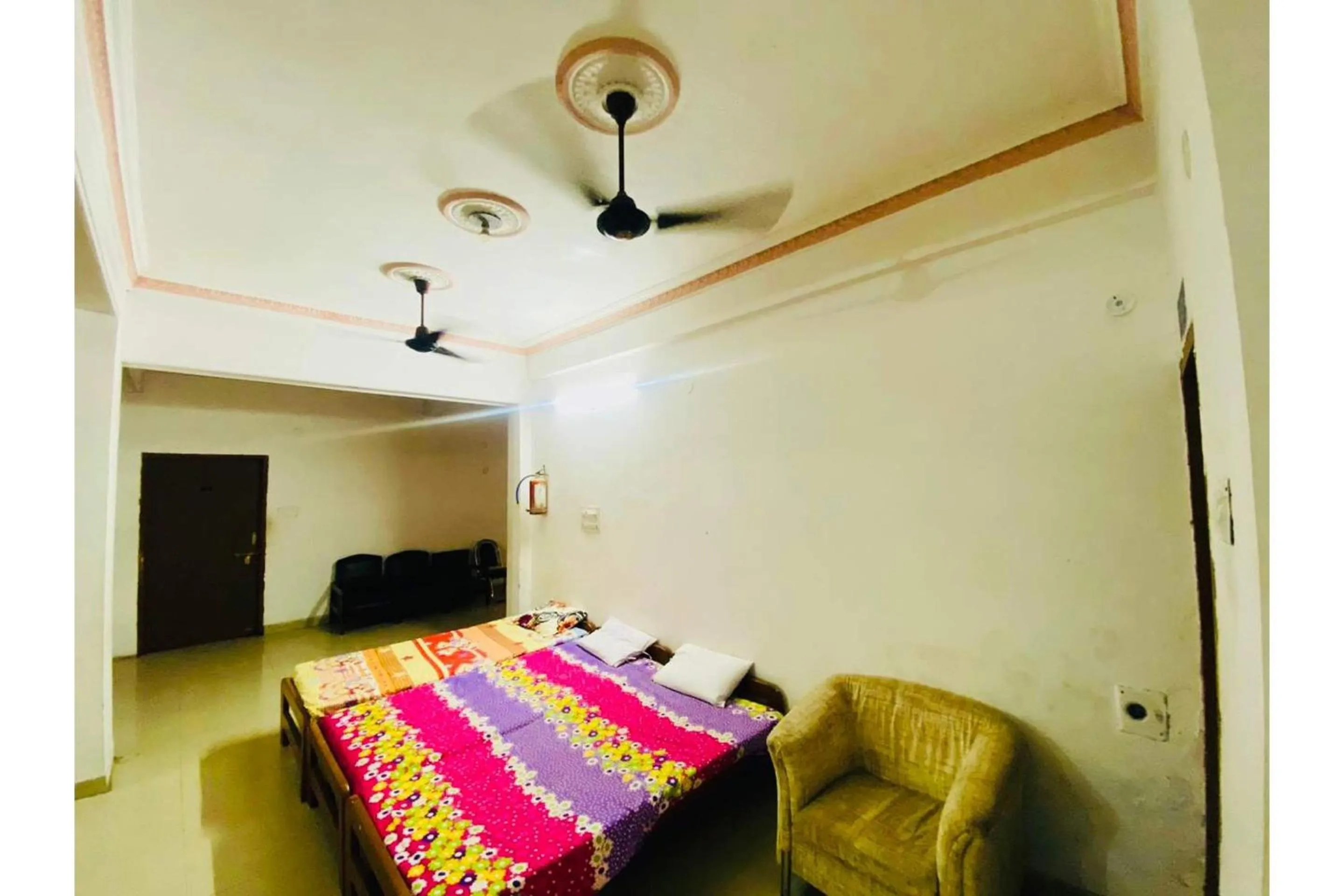 Bedroom, Bed in SPOT ON J C Guest House