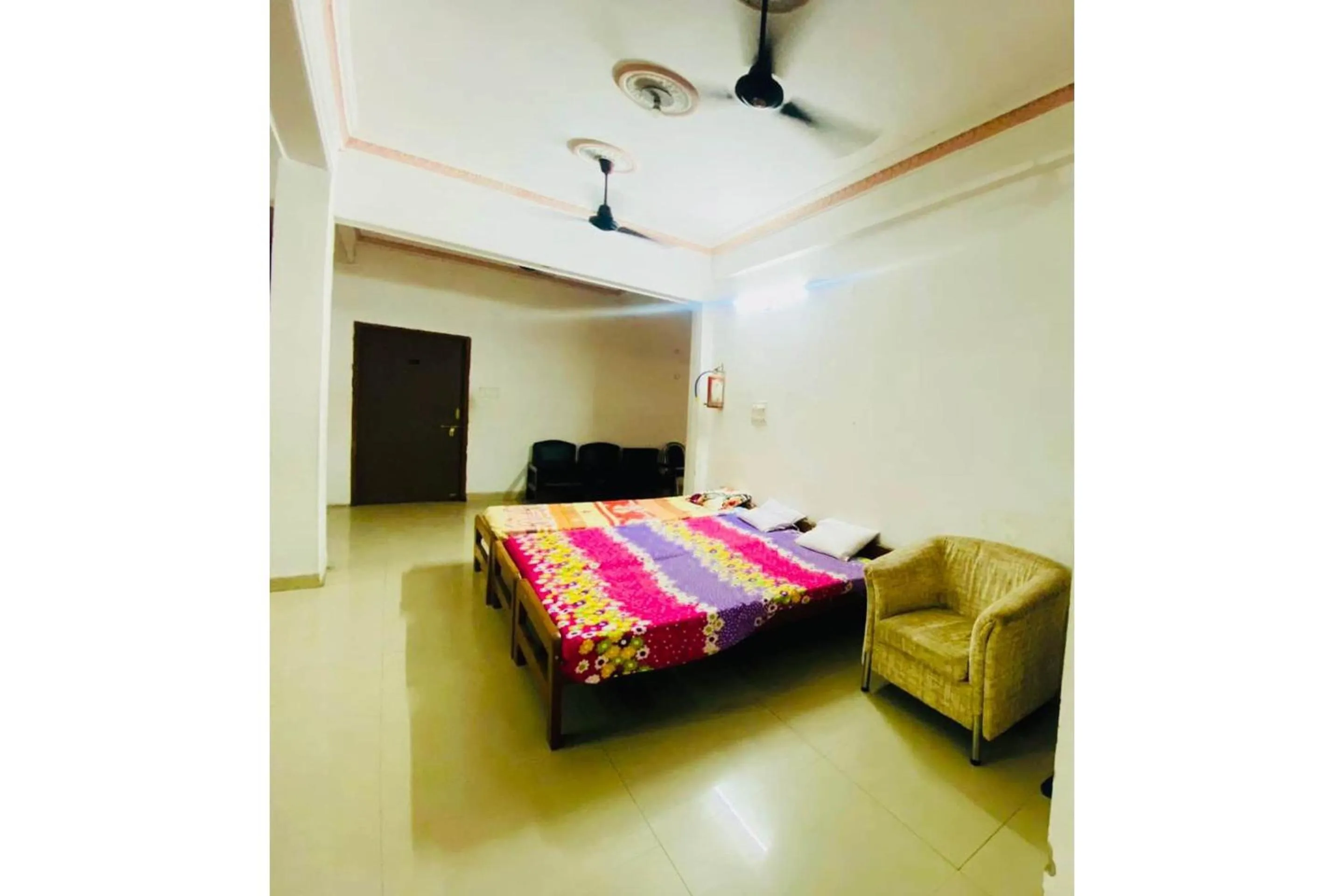 Bedroom, Bed in SPOT ON J C Guest House