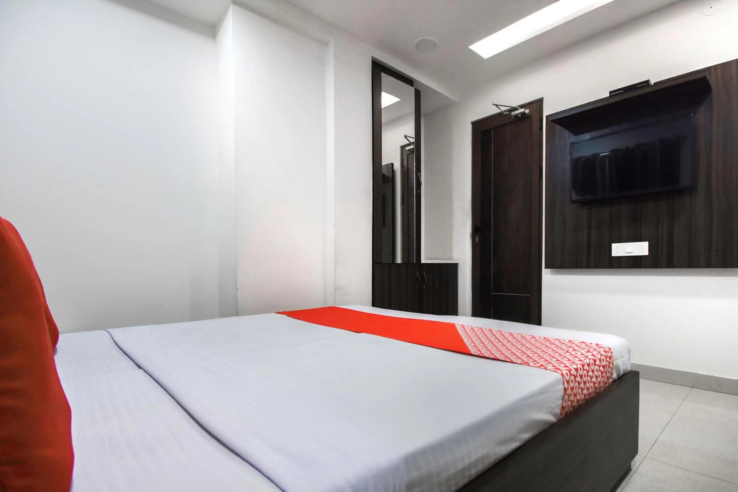 Bedroom in Hotel O Shangri-la-inn