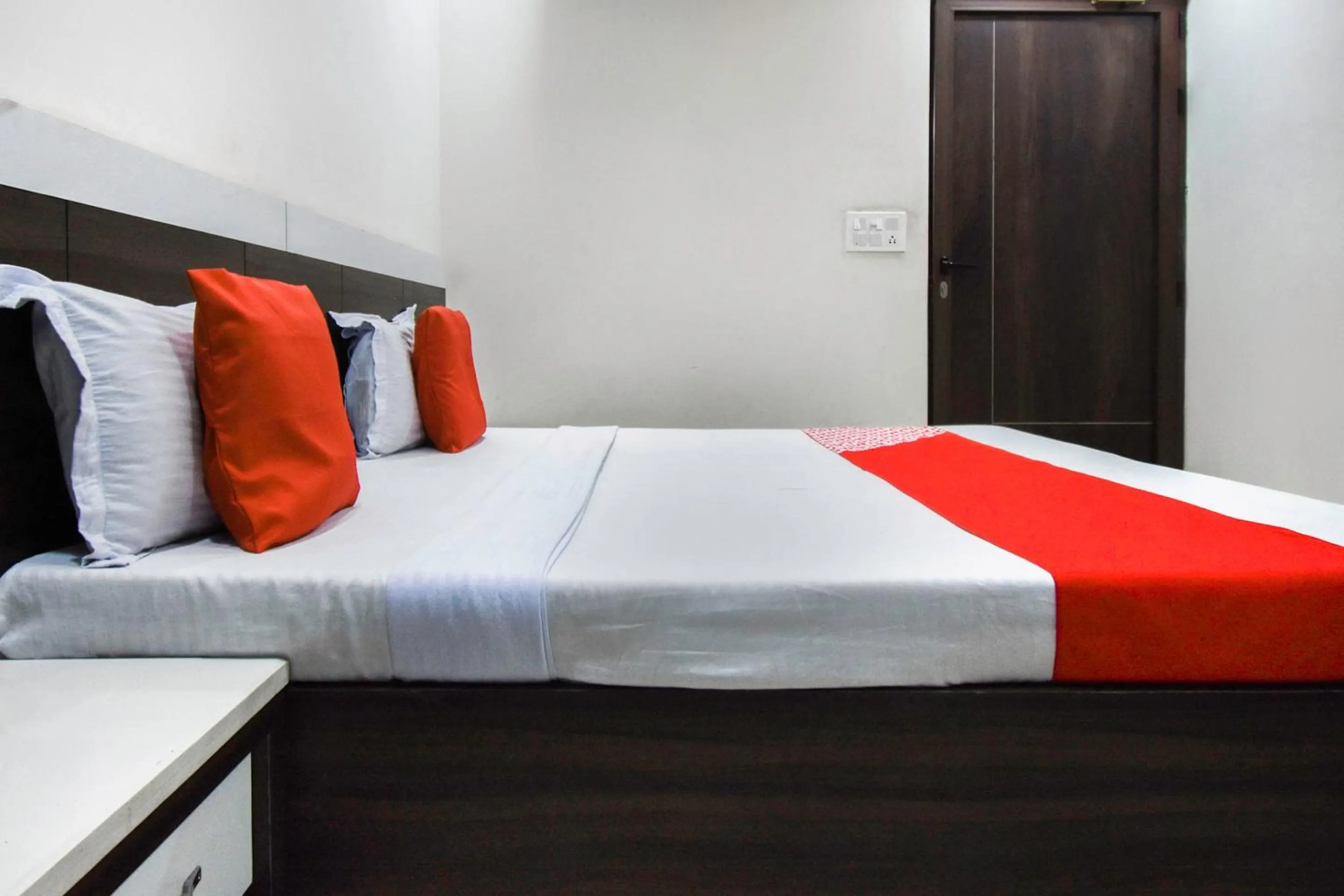 Bedroom in Hotel O Shangri-la-inn