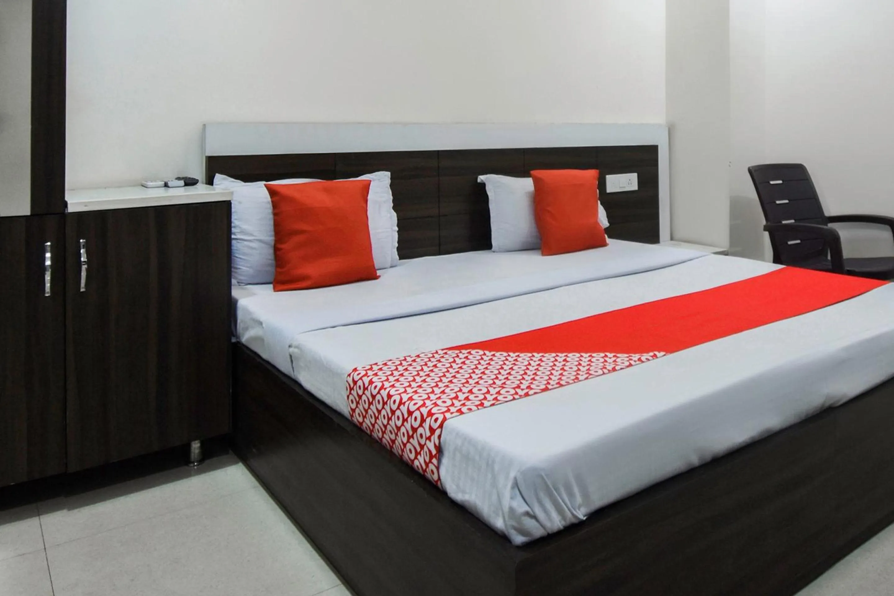 Bedroom in Hotel O Shangri-la-inn