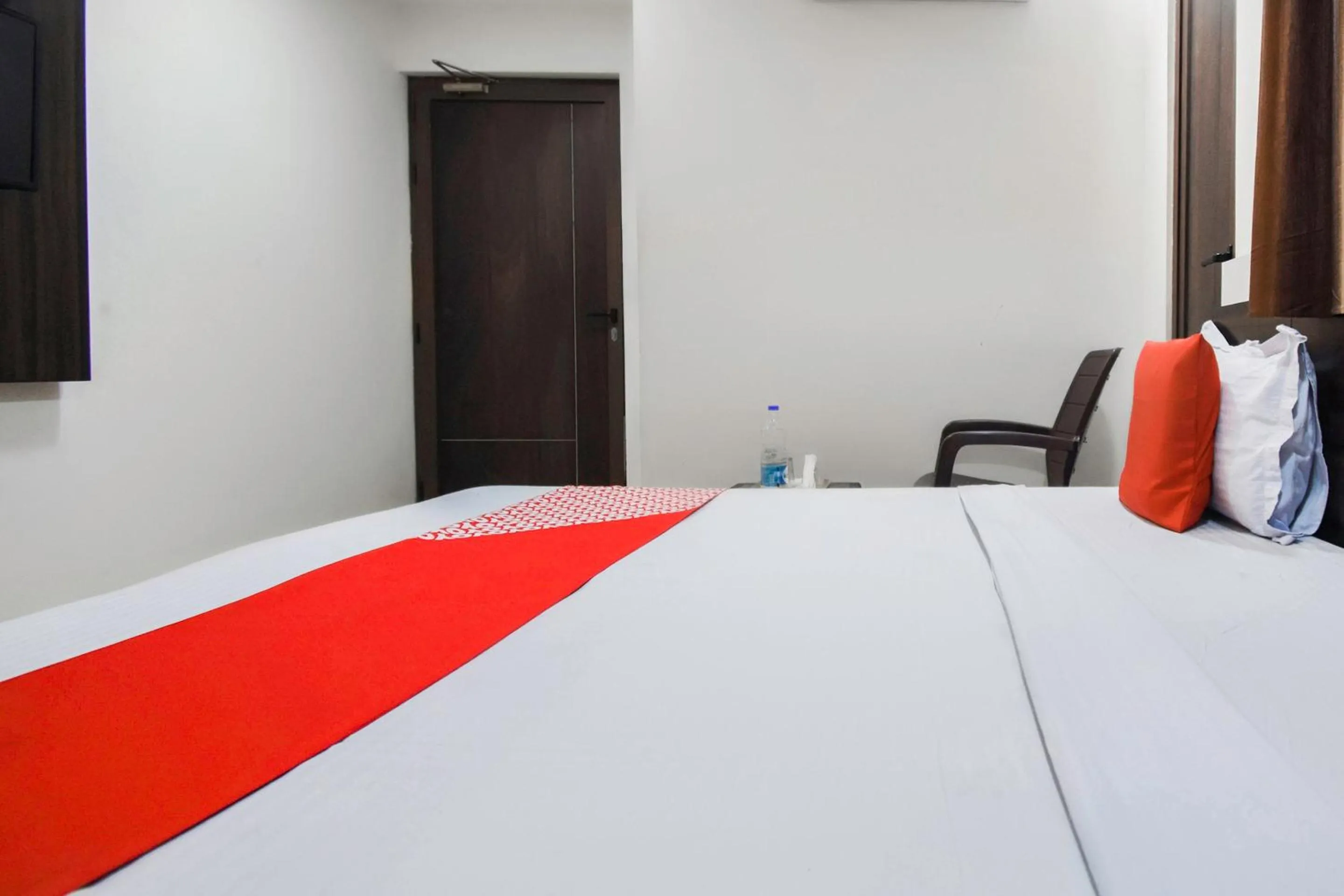 Bedroom in Hotel O Shangri-la-inn