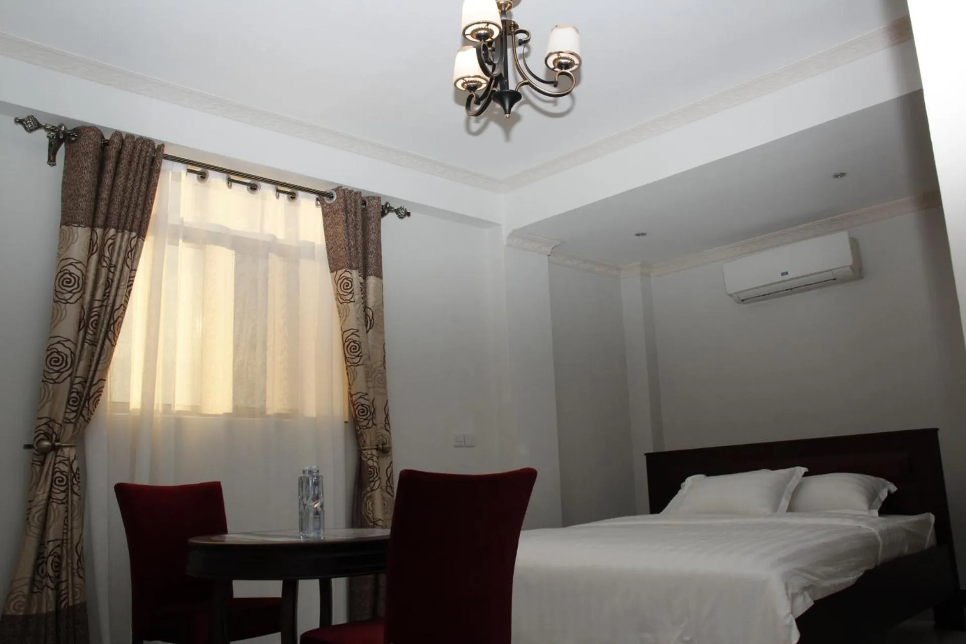 Photo of the whole room in Kenlon Hotel Kampala