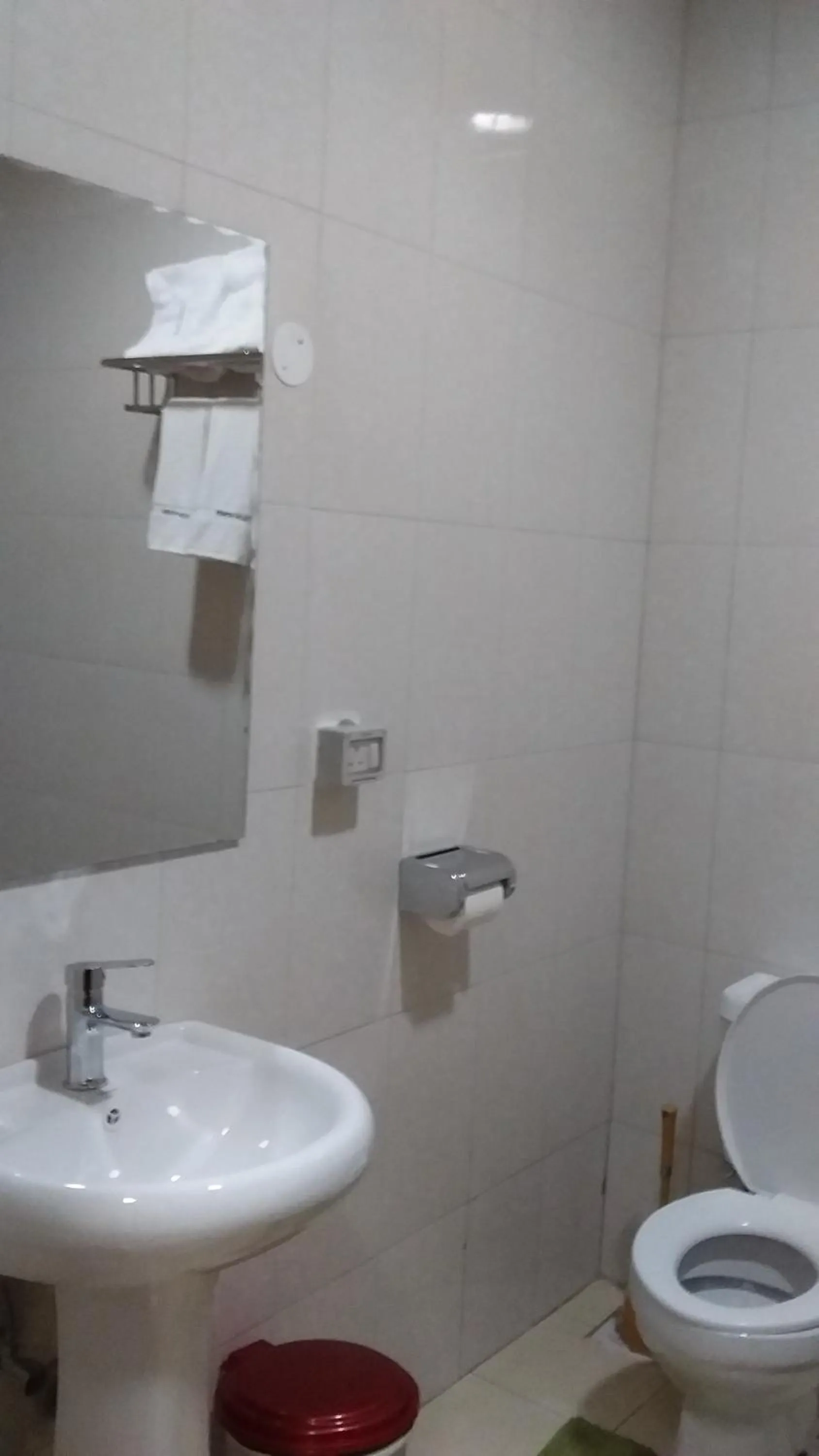 Toilet in Kenlon Hotel Kampala