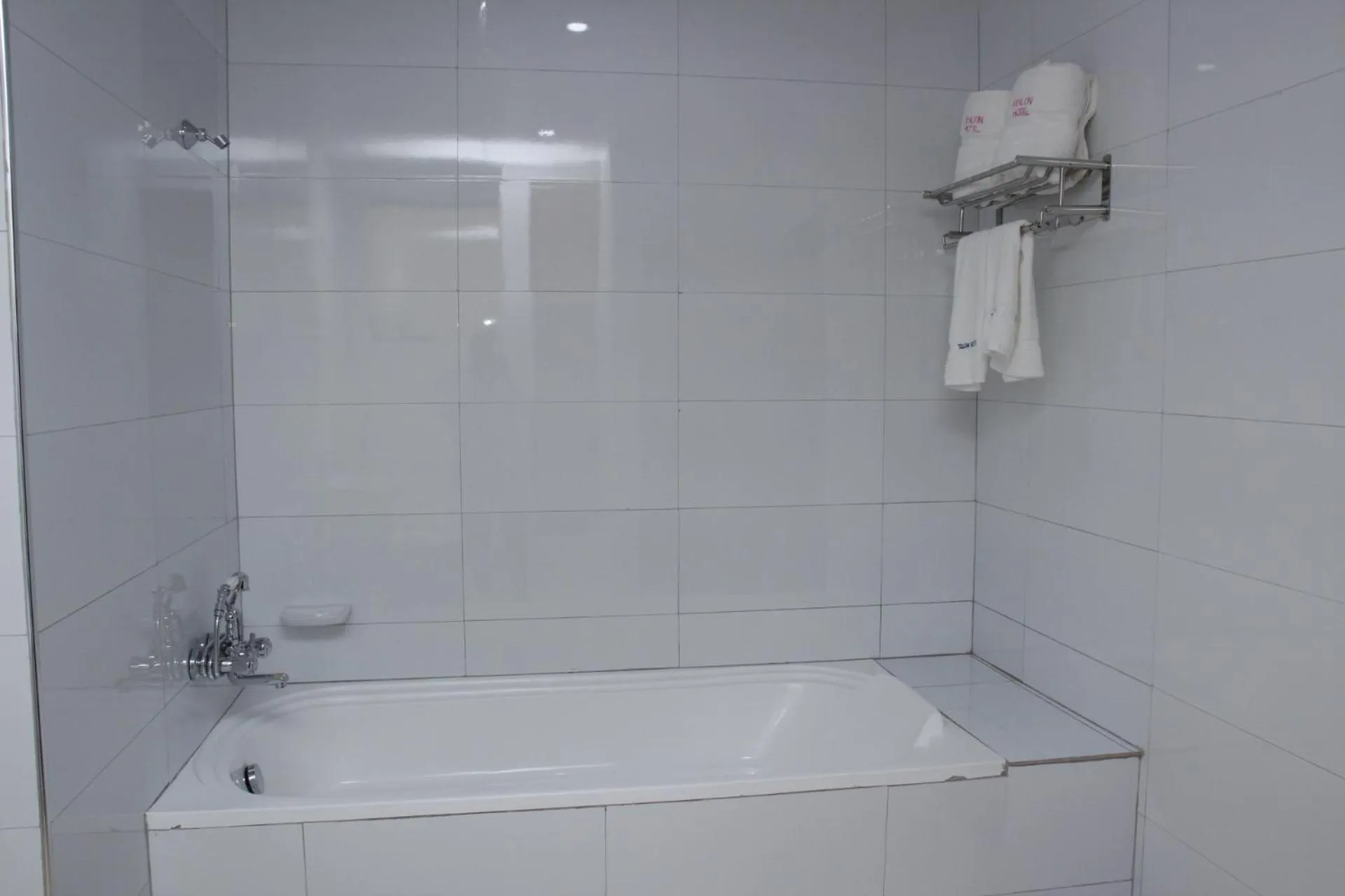 Bathroom in Kenlon Hotel Kampala