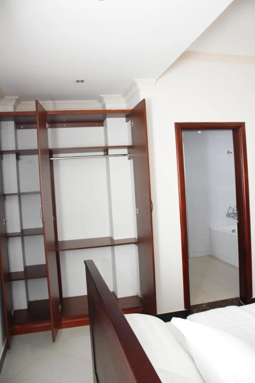 Bathroom in Kenlon Hotel Kampala