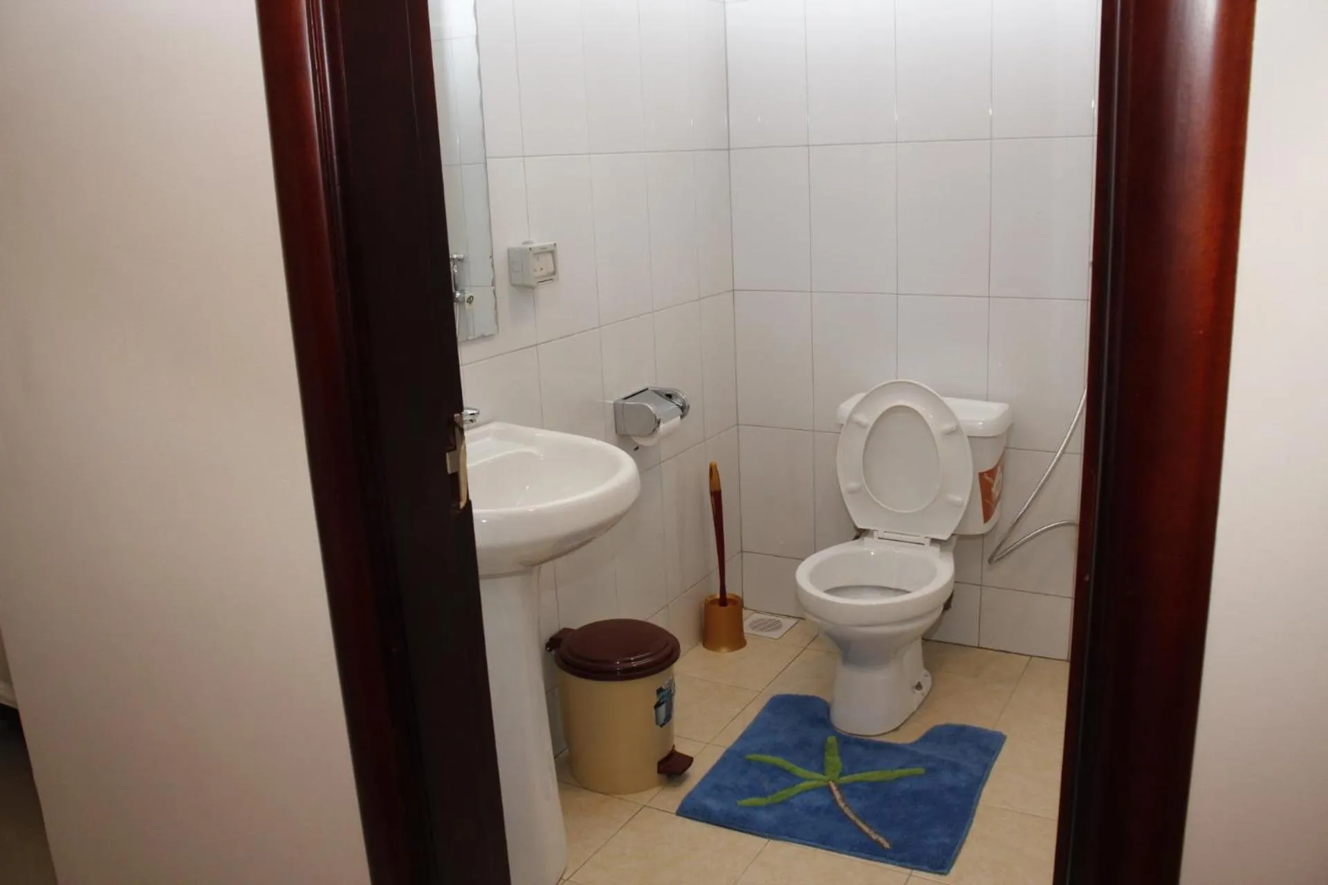 Toilet in Kenlon Hotel Kampala