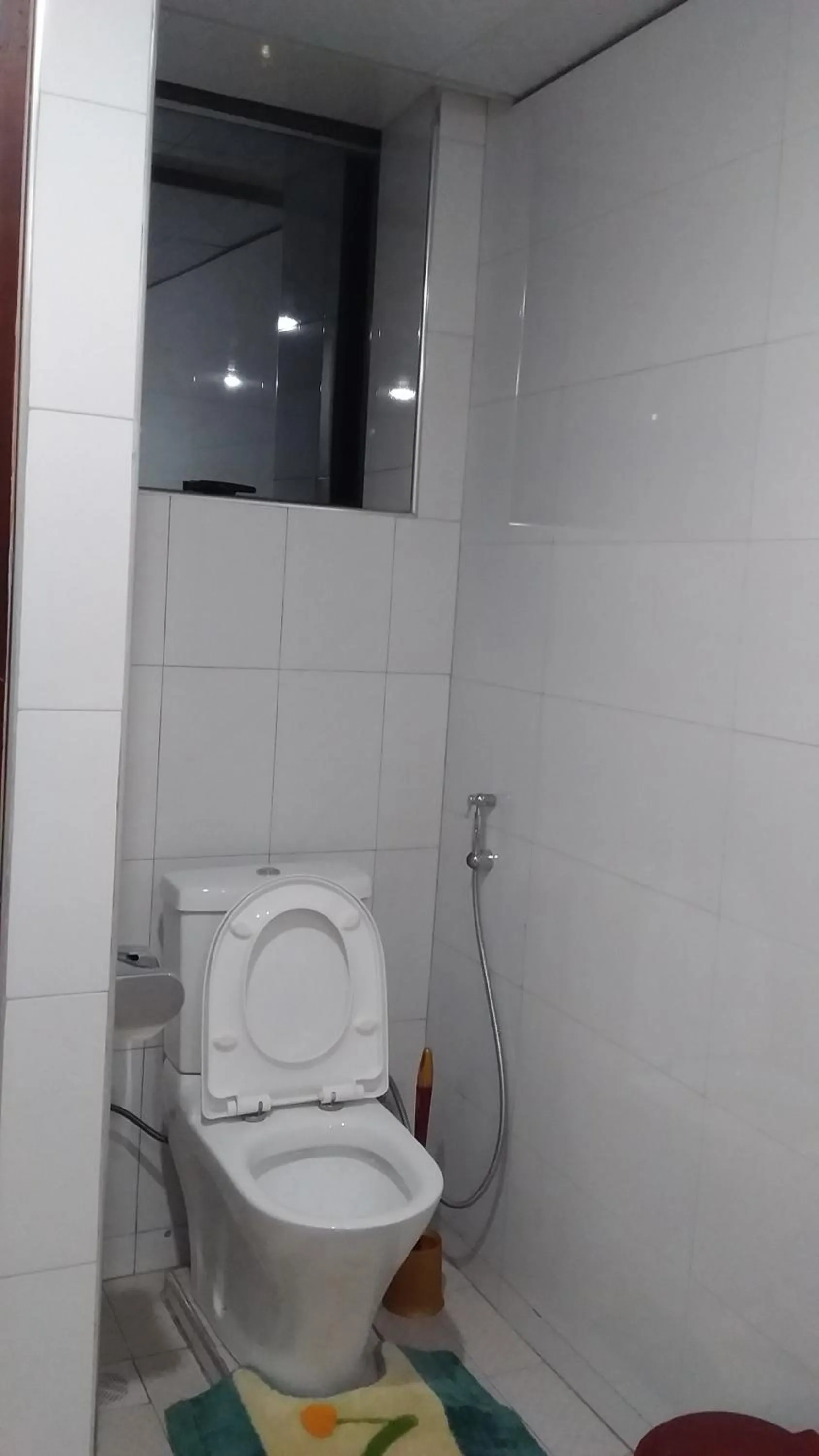 Toilet in Kenlon Hotel Kampala