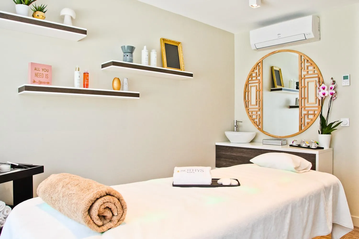 Massage, Bed in Hôtel La Villa Port d'Antibes & Spa