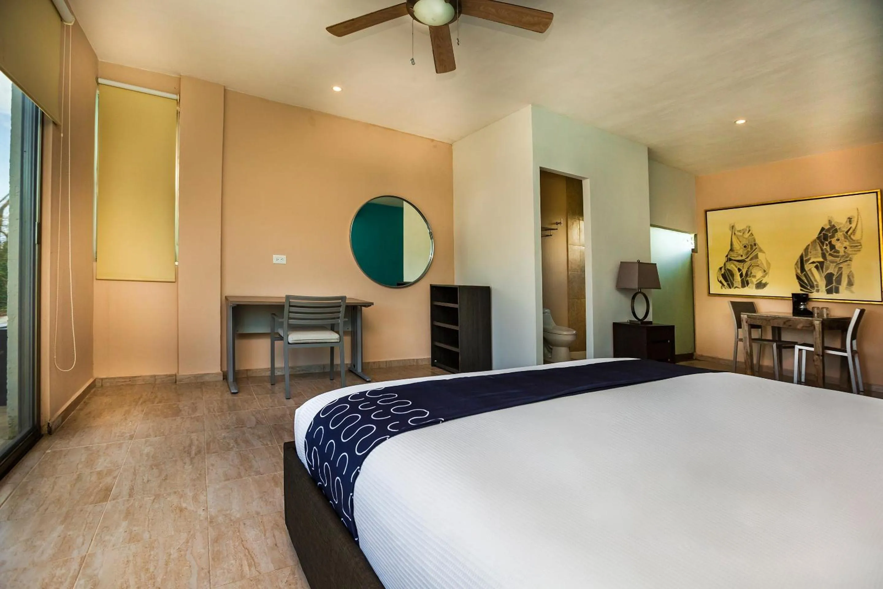 Bedroom, Bed in Capital O Cancun International Airport 24 7