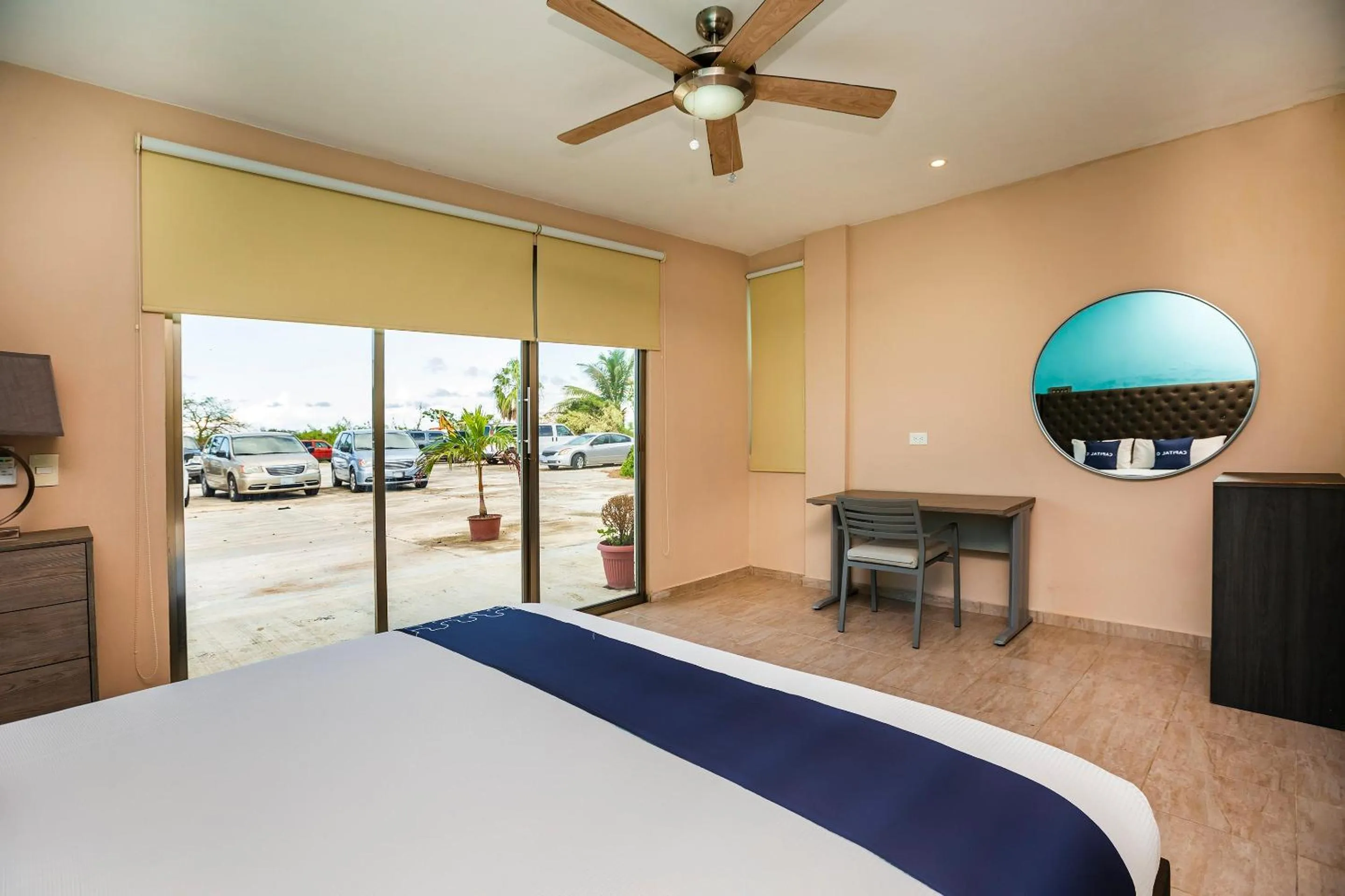 Bedroom, Bed in Capital O Cancun International Airport 24 7