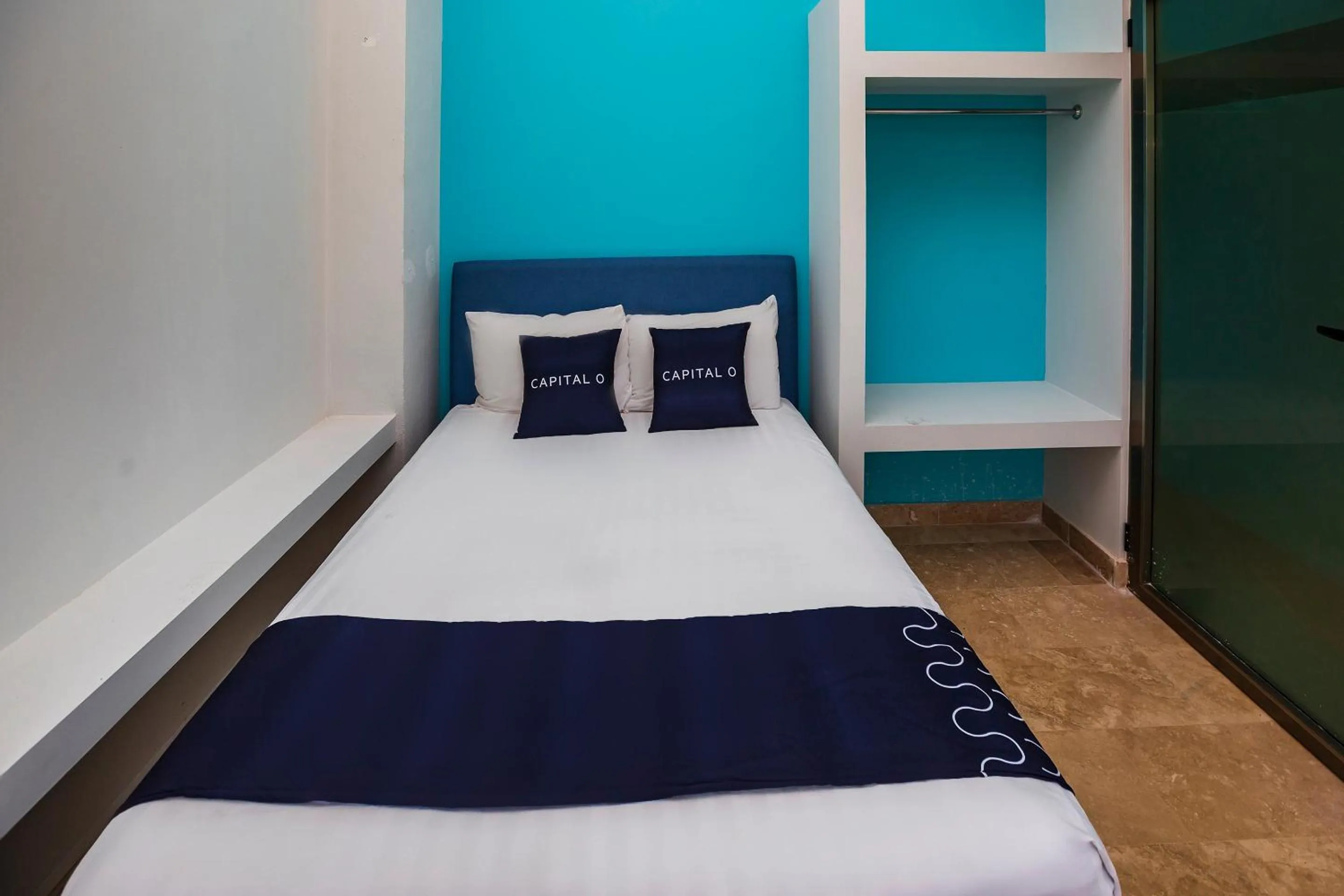 Bedroom, Bed in Capital O Cancun International Airport 24 7