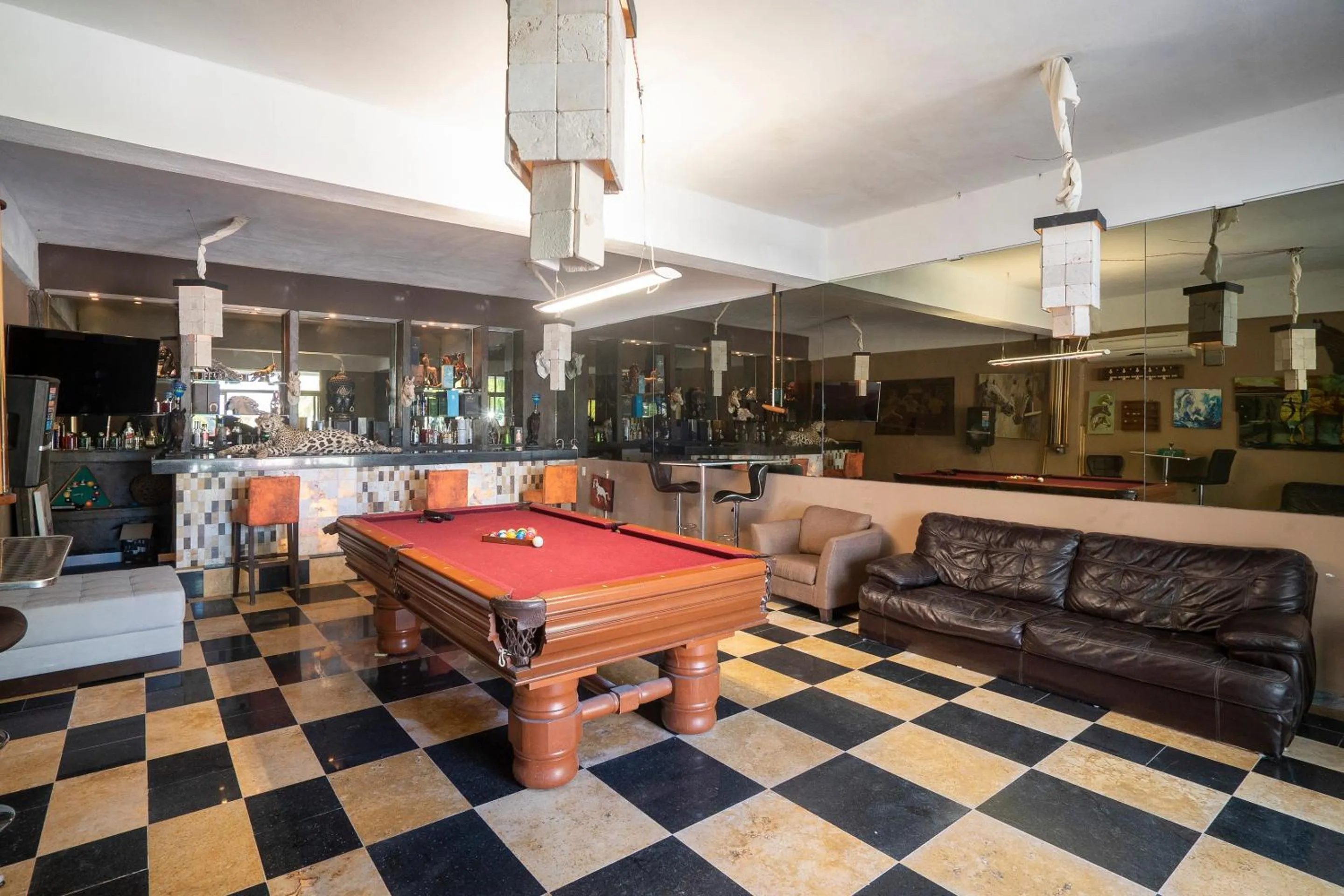 Restaurant/places to eat in Capital O Cancun International Airport 24 7